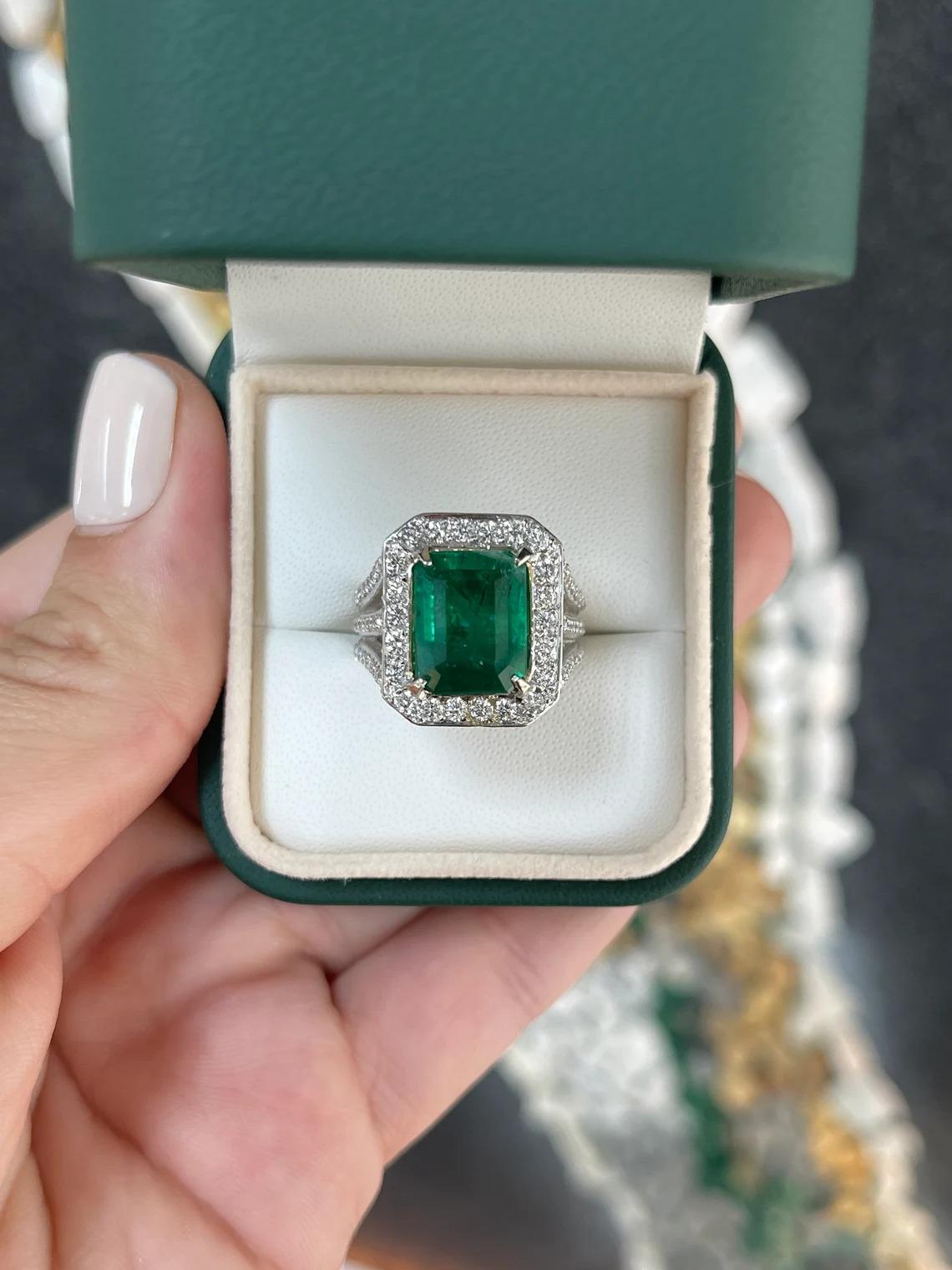 6.25tcw Fine Quality Dark Green Emerald Cut Emerald & Diamond Accent Cocktail Ri In New Condition For Sale In Jupiter, FL