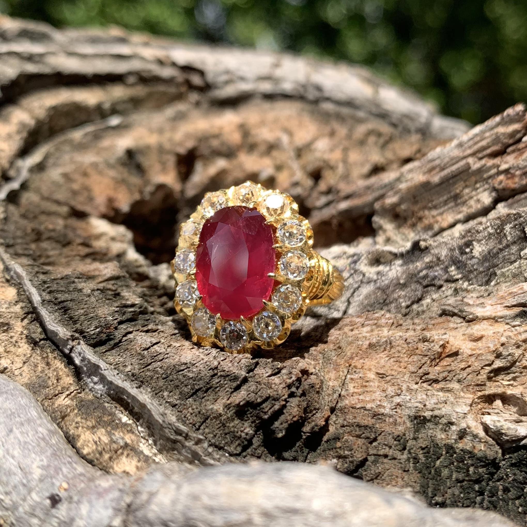 GIA cert No-Heat 6.26 Carat Mozambique Ruby Art Deco Ring in 18k Yellow Gold For Sale 7