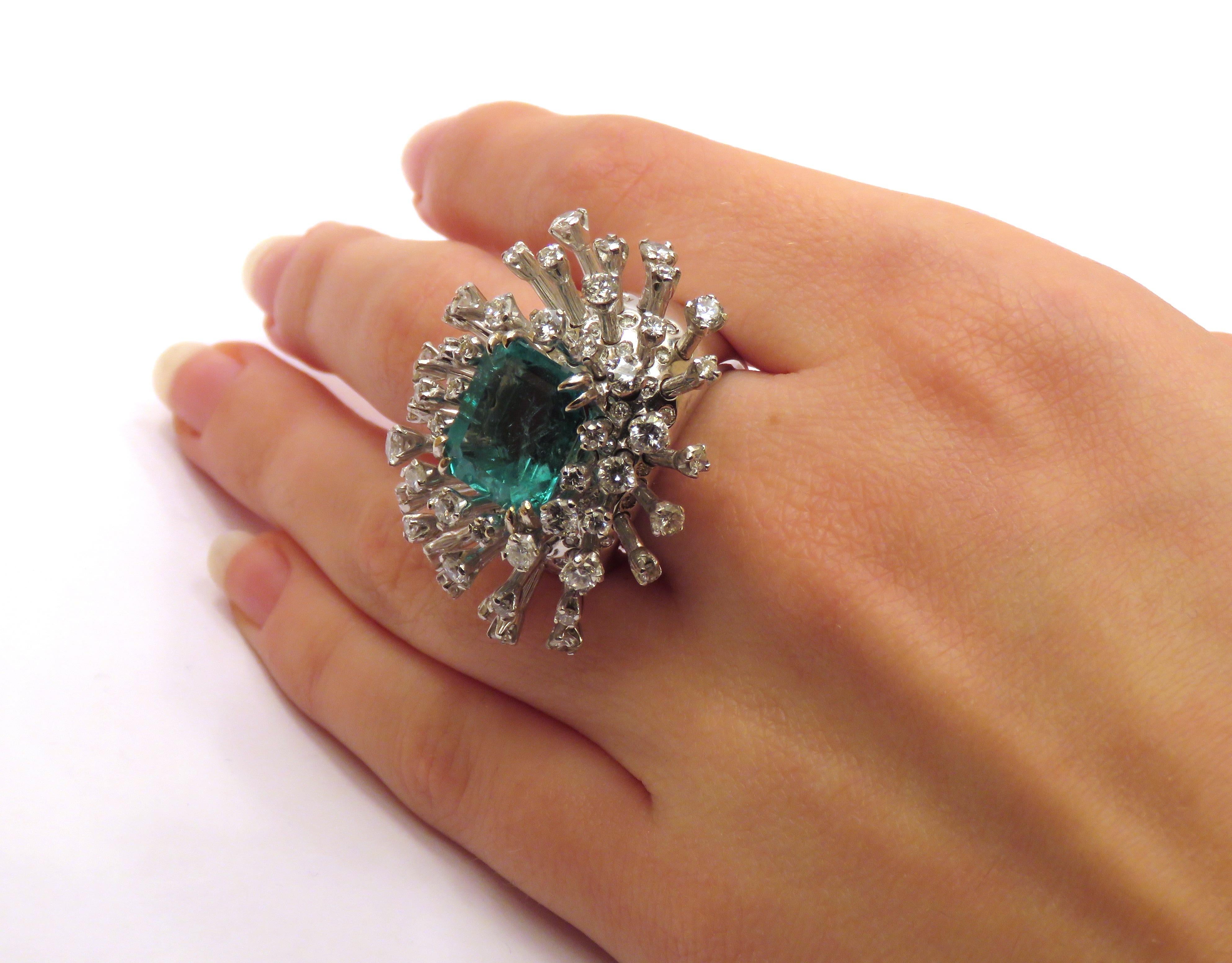 Emerald Diamonds White Gold Cocktail Ring Handcrafted in Italy by Botta Gioielli In New Condition For Sale In Milano, IT