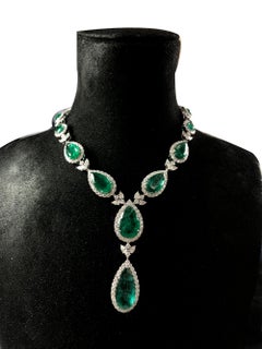 62,6 carati di smeraldo dello Zambia 20,49 carati di diamanti SI/H Collana in oro bianco 18 carati