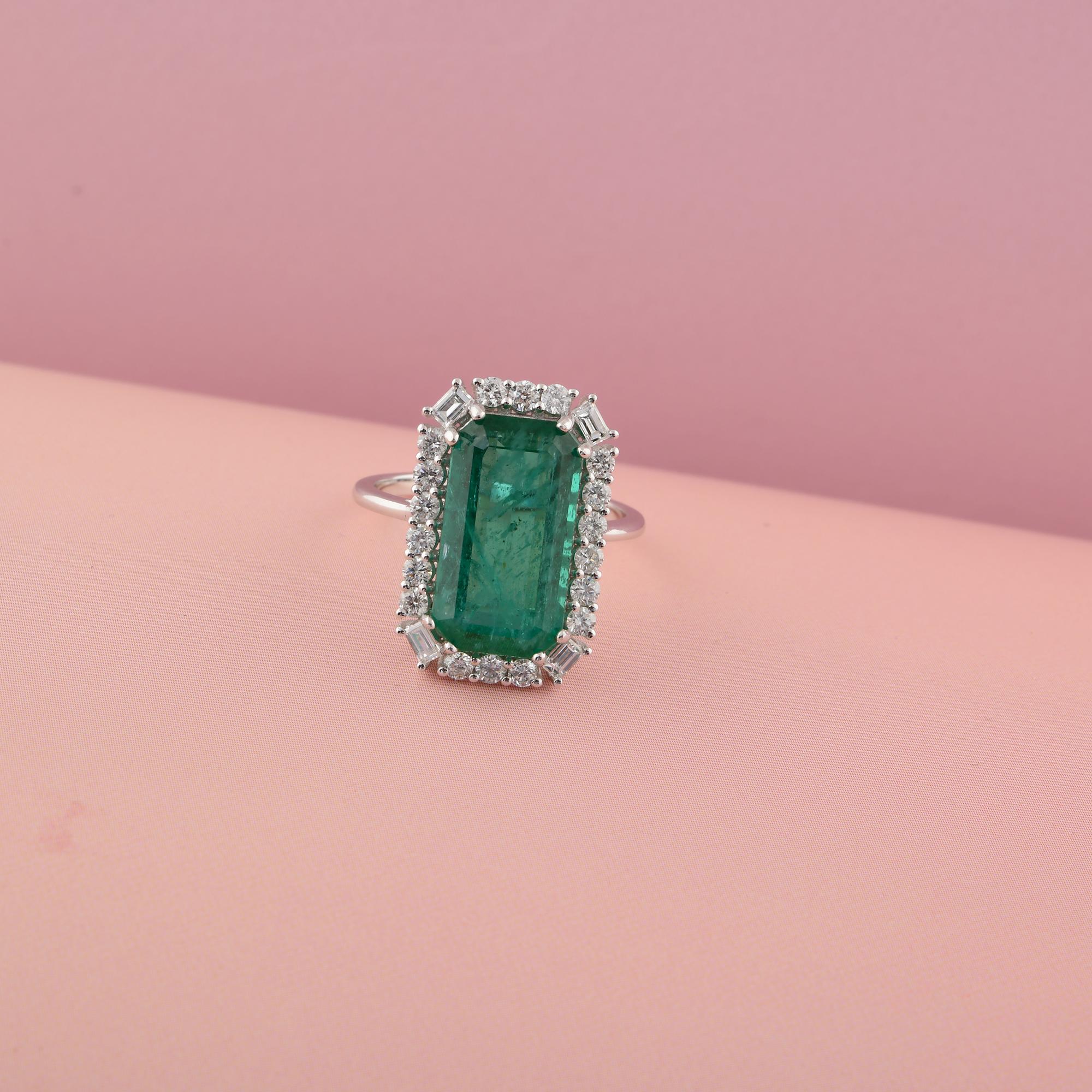 6.26 Ct. Zambian Emerald Cocktail Ring 0.86 Ct. SI/H Diamond 14 Karat White Gold In New Condition For Sale In Diera, Dubai