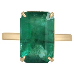 Grande bague solitaire à 4 griffes en or 18 carats avec émeraude vert mousse foncé taille émeraude 6,26 carats