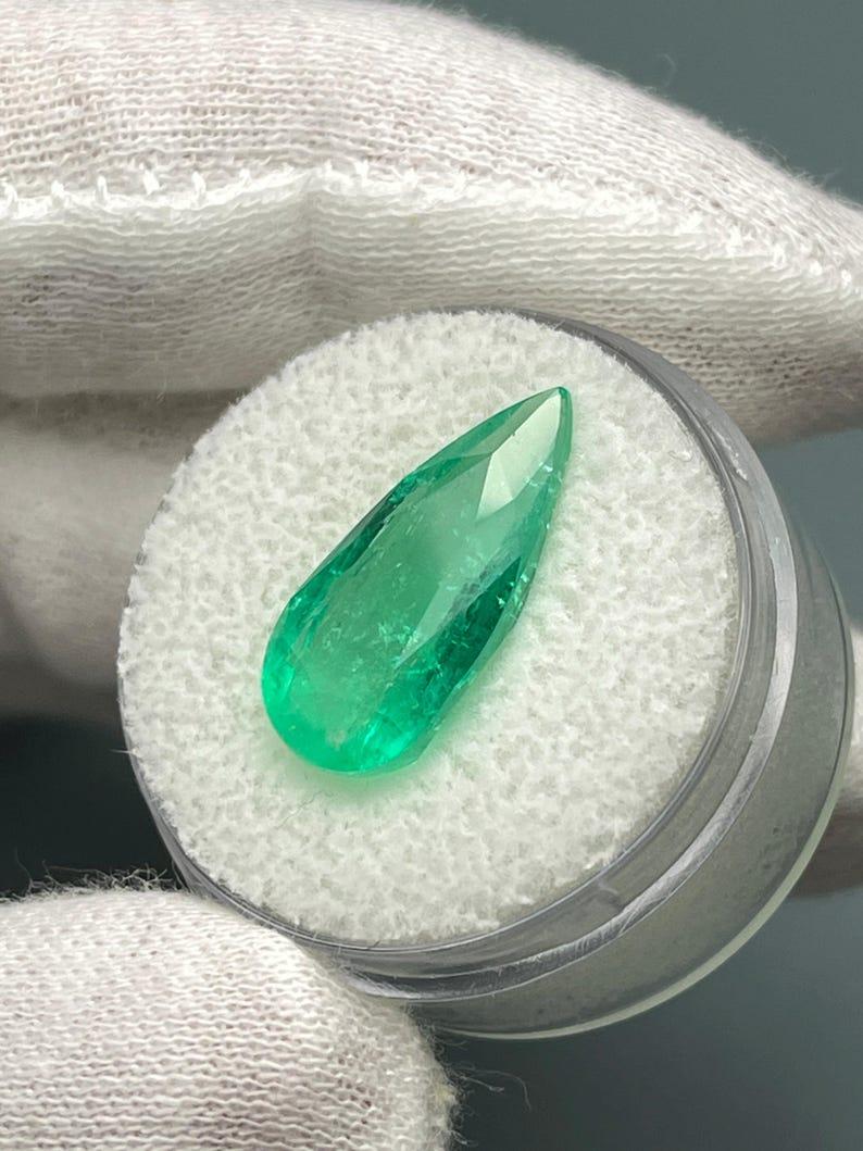 6,27 Carati 19x9 Smeraldo colombiano allungato - Gemma di maggio dal taglio a pera In condizioni Nuovo in vendita a Jupiter, FL