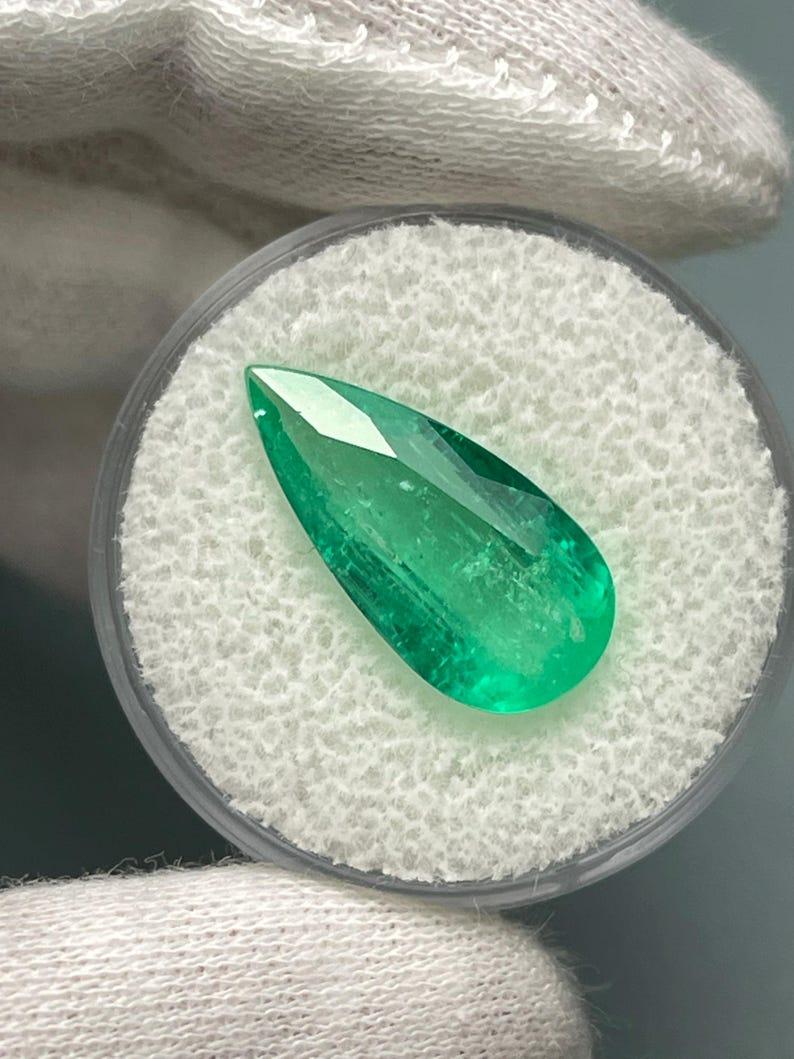 Donna 6,27 Carati 19x9 Smeraldo colombiano allungato - Gemma di maggio dal taglio a pera in vendita