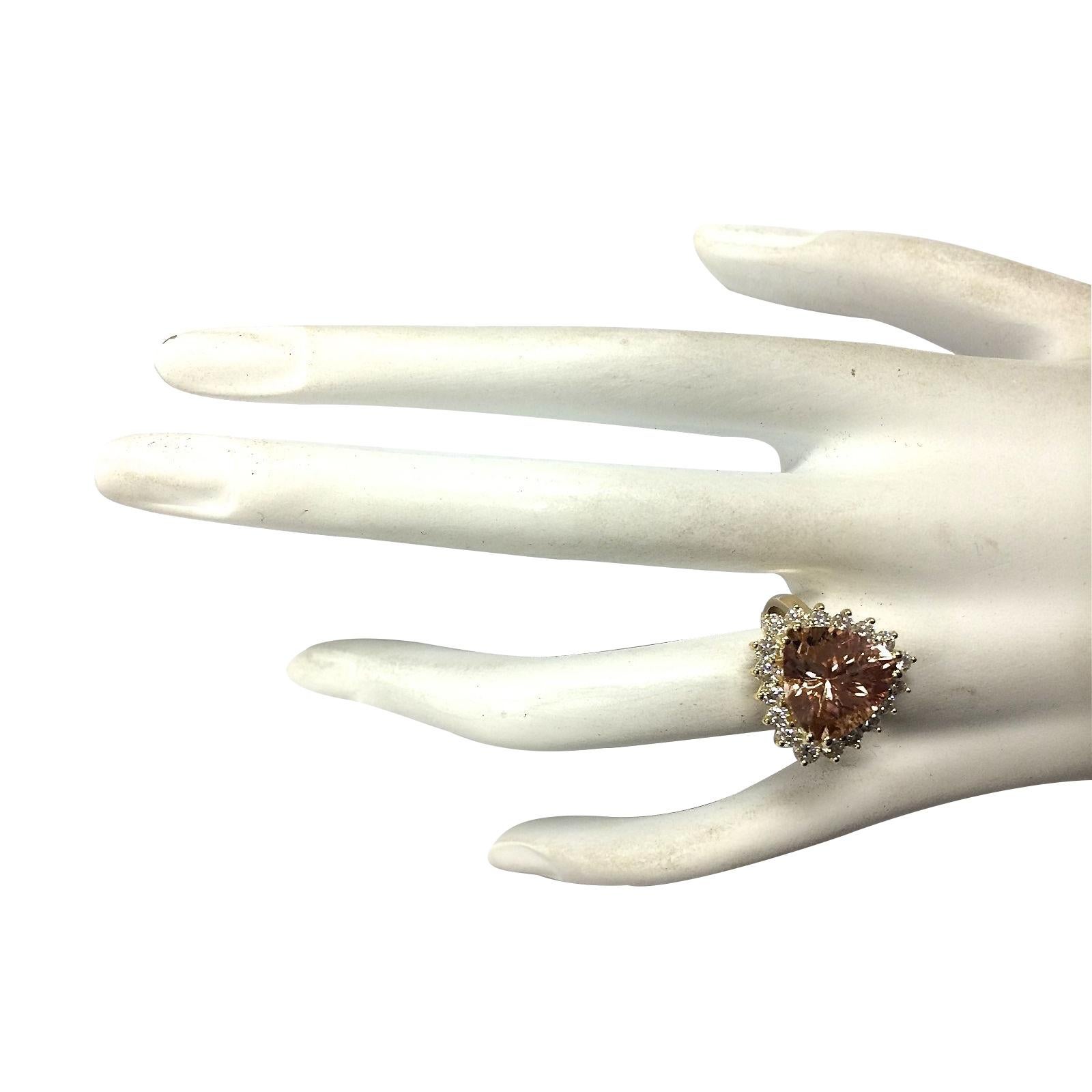 Natural Morganite 14 Karat Yellow Gold Diamond Ring In New Condition For Sale In Los Angeles, CA