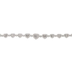 6,27 Karat Pave Diamant Herzförmiges Stationsarmband 18 Karat auf Lager