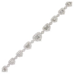 6.27 Carat Diamond Pave Heart Shaped Station Bracelet 18 Karat En stock
