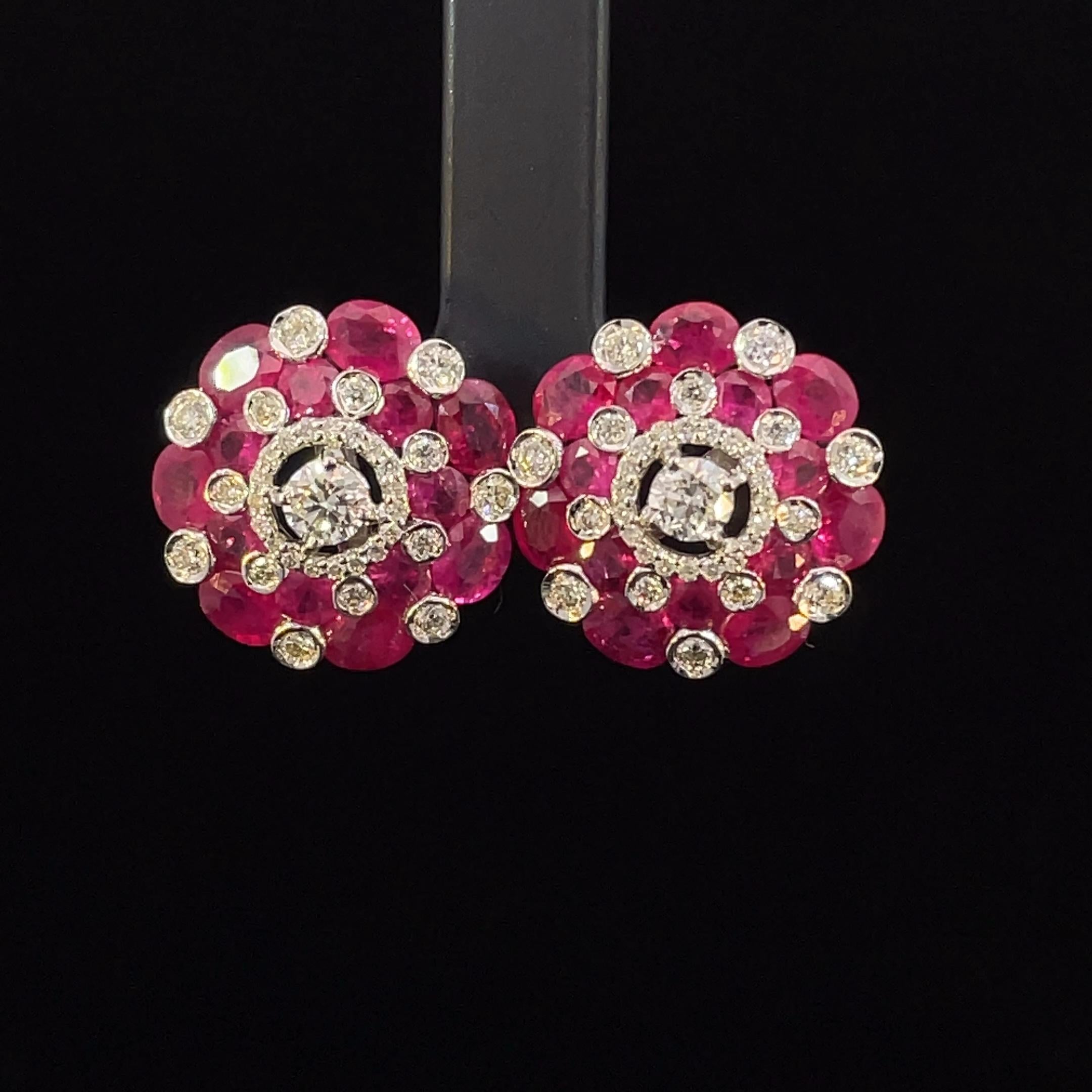 Pendientes de rubí y diamantes de 6.27 quilates Corte redondo en venta