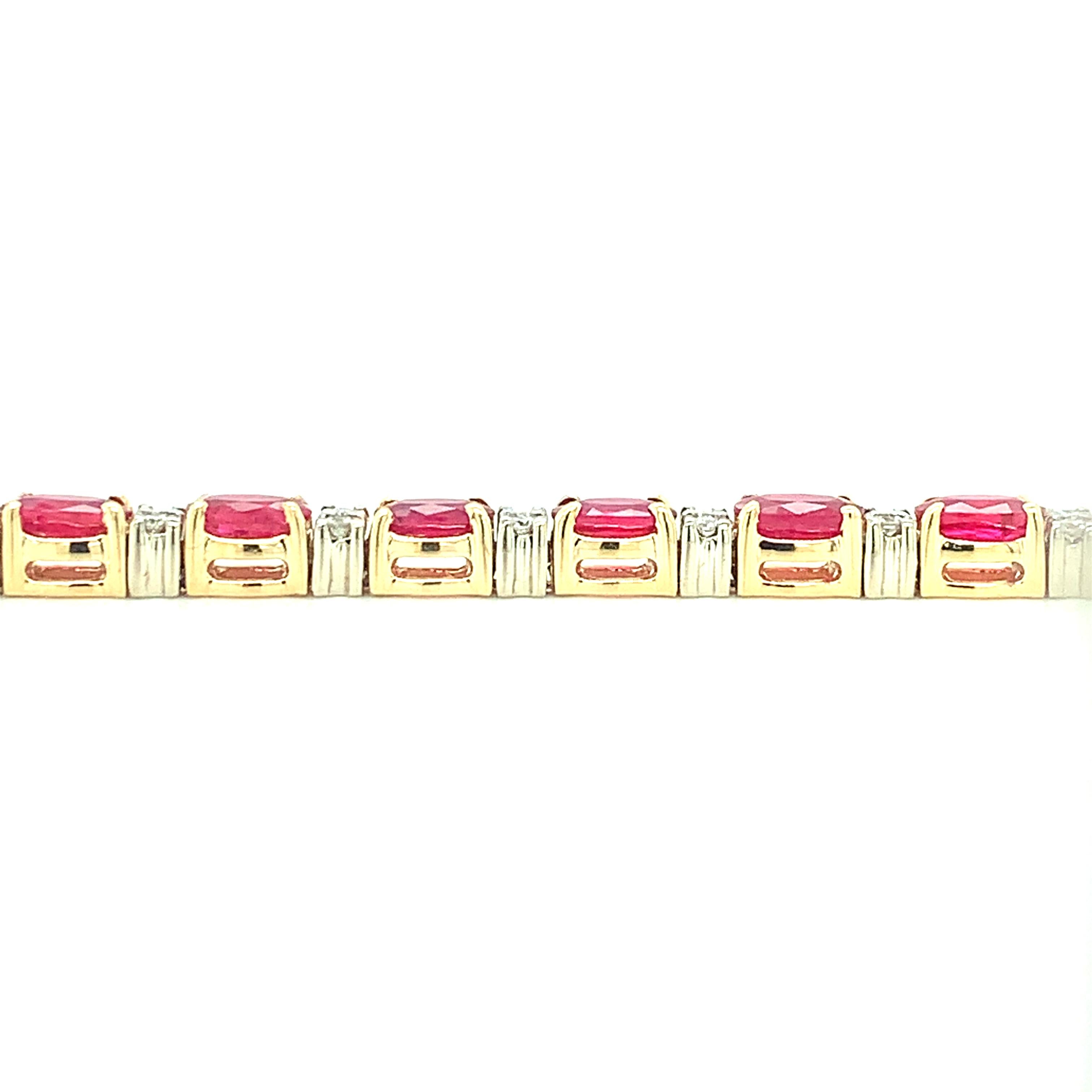 Bracelet tennis en or jaune et blanc avec diamants et rubis de 6,27 carats au total en vente 1