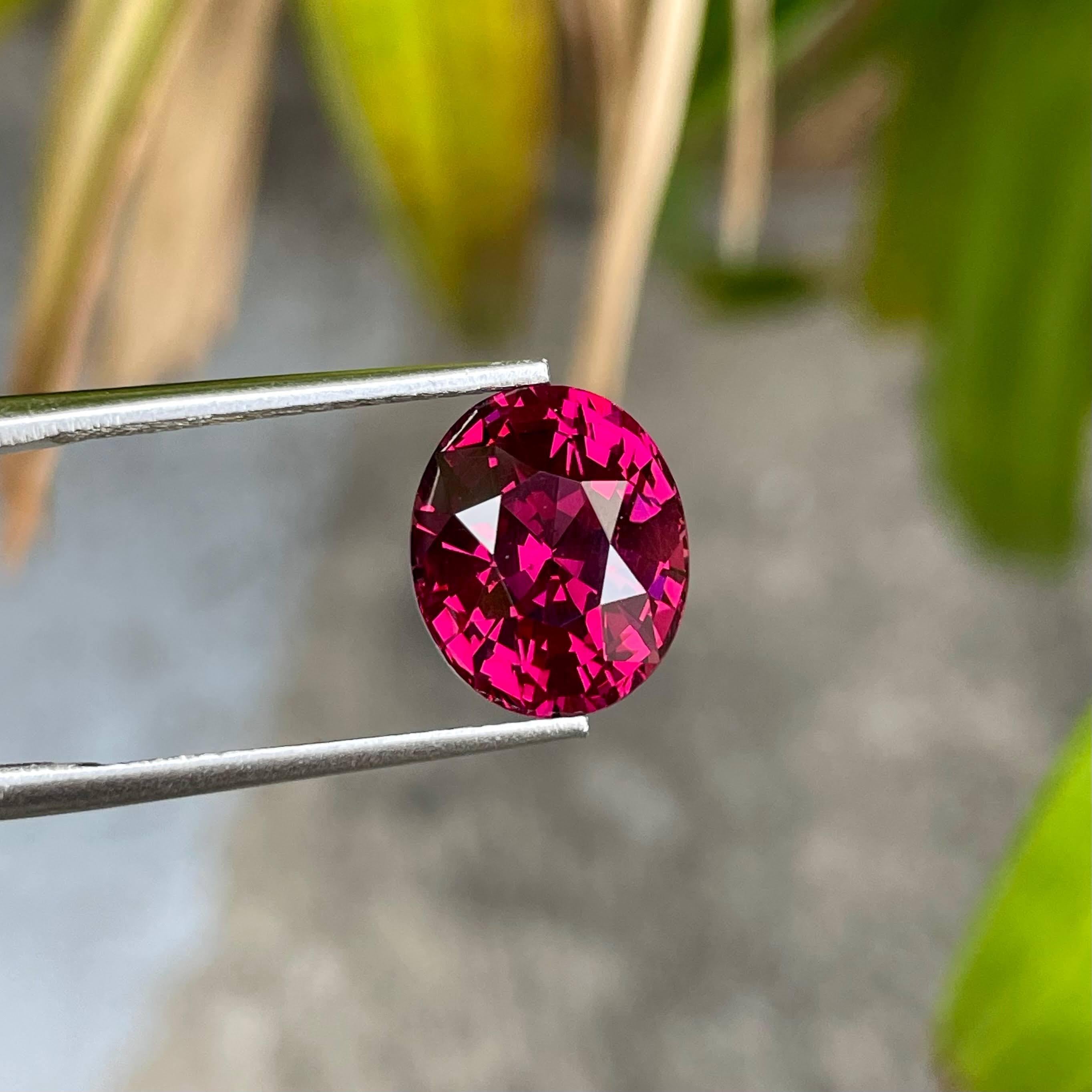 6.27 carats Pinkish Red Garnet Fancy Oval Cut Natural Madagascar's Gemstone In New Condition For Sale In Bangkok, TH
