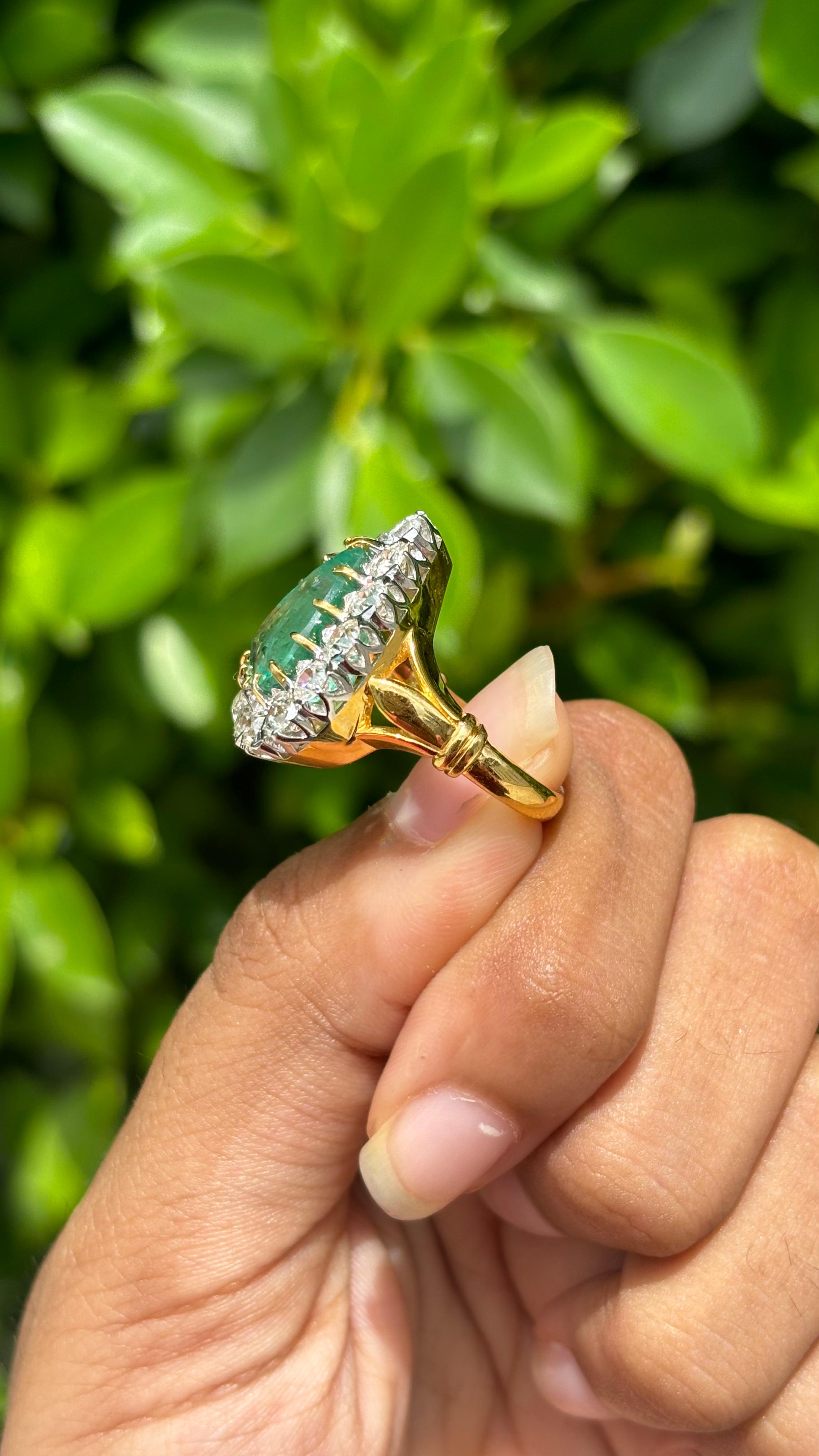 6.27ct pear Panjshir Emerald & OMC Diamond Cocktail Ring in 18K Yellow Gold 9