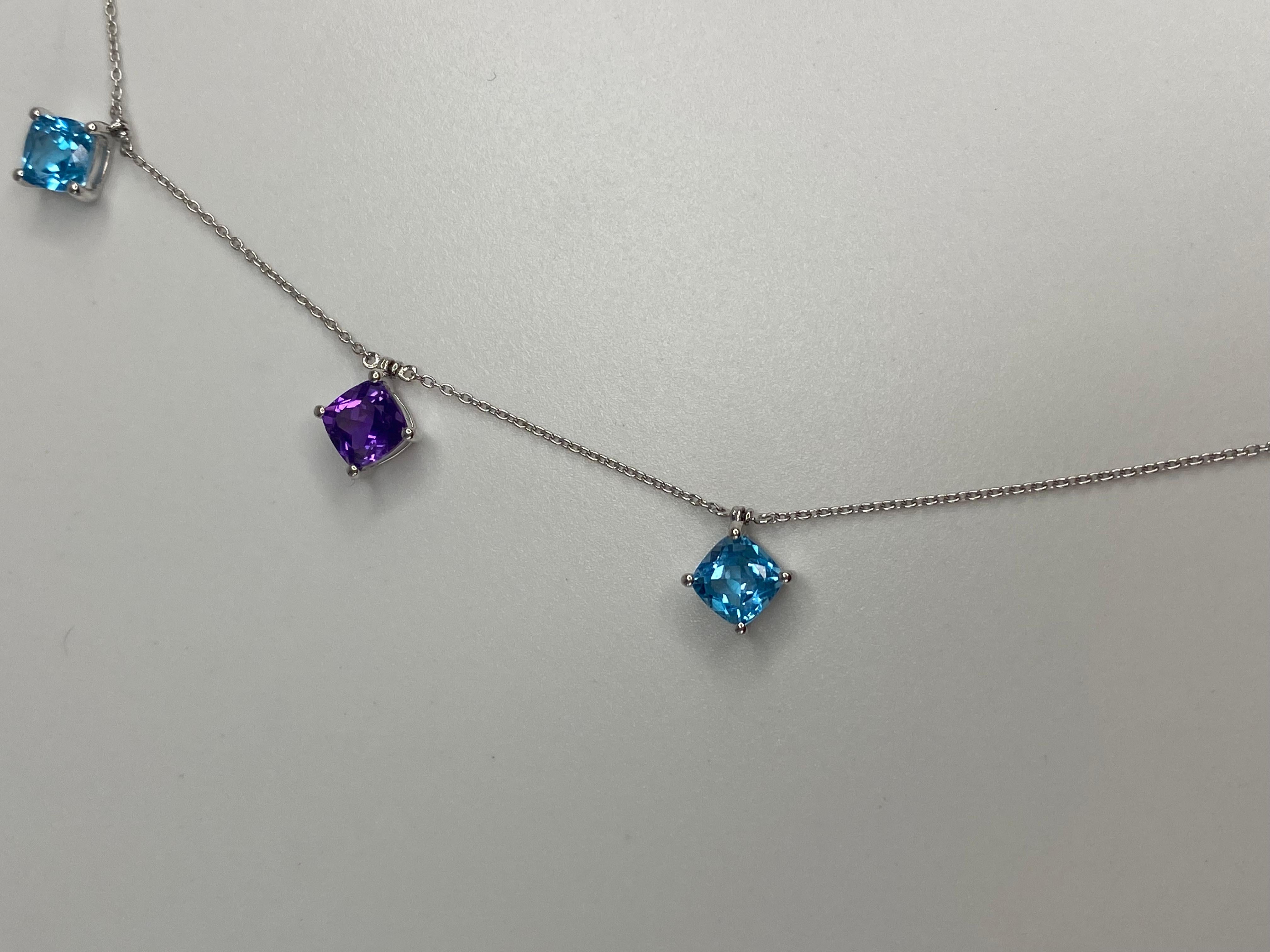 Taille coussin Collier ras du cou en or blanc 18 carats avec améthyste bleue et topaze de 6,28 carats en vente