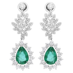 Orecchini con smeraldo dello Zambia a pera da 6,28 carati Diamante SI/H da 4,45 carati Oro bianco 18k