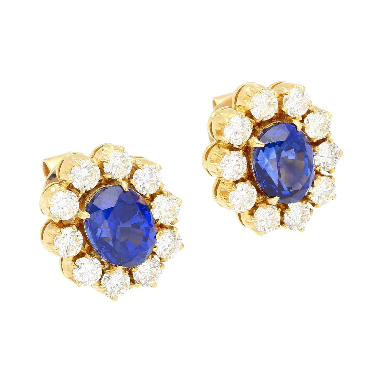 Moderne Clous d'oreilles en saphir bleu royal de Ceylan et diamants de 6,28 carats en vente