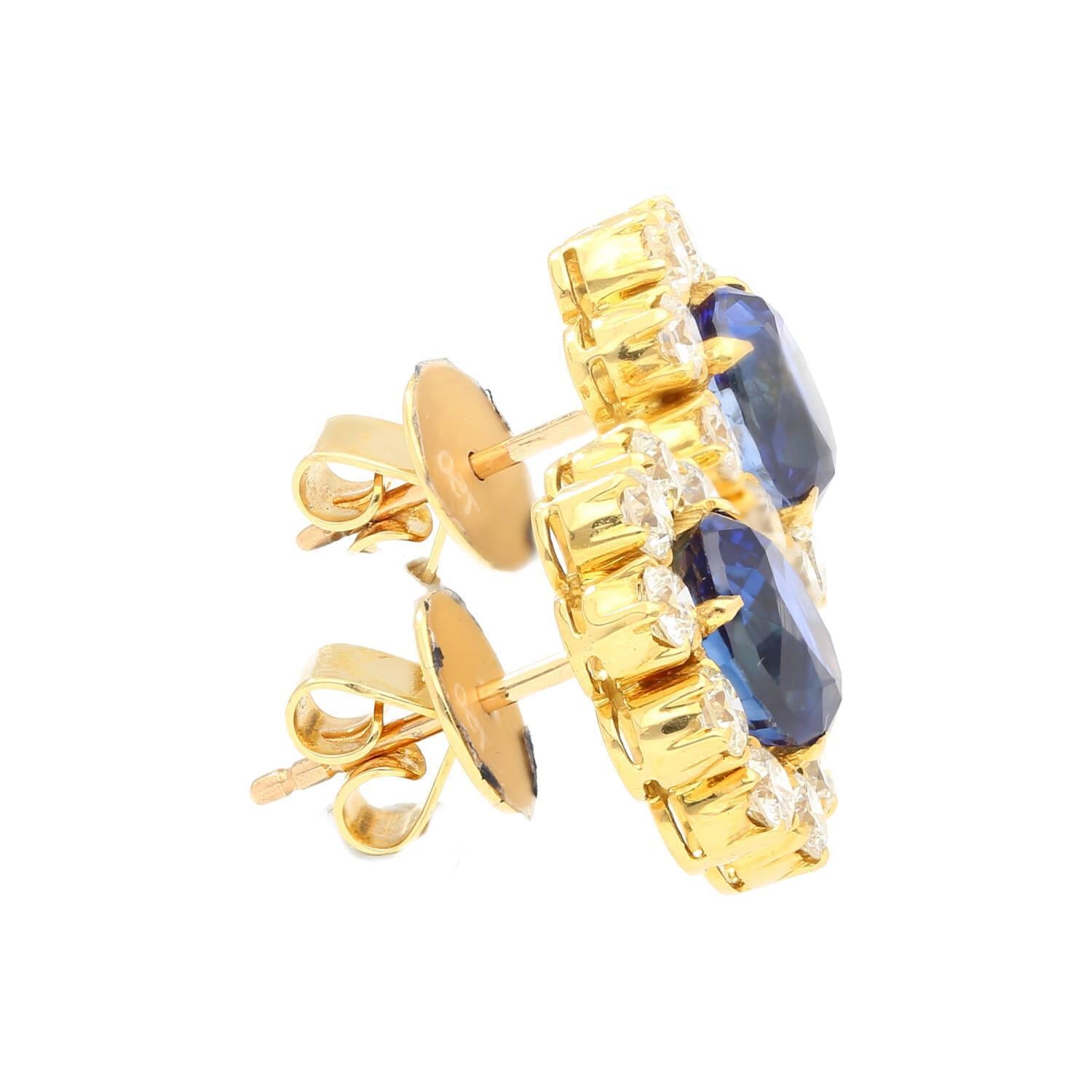 Clous d'oreilles en saphir bleu royal de Ceylan et diamants de 6,28 carats Neuf - En vente à Miami, FL