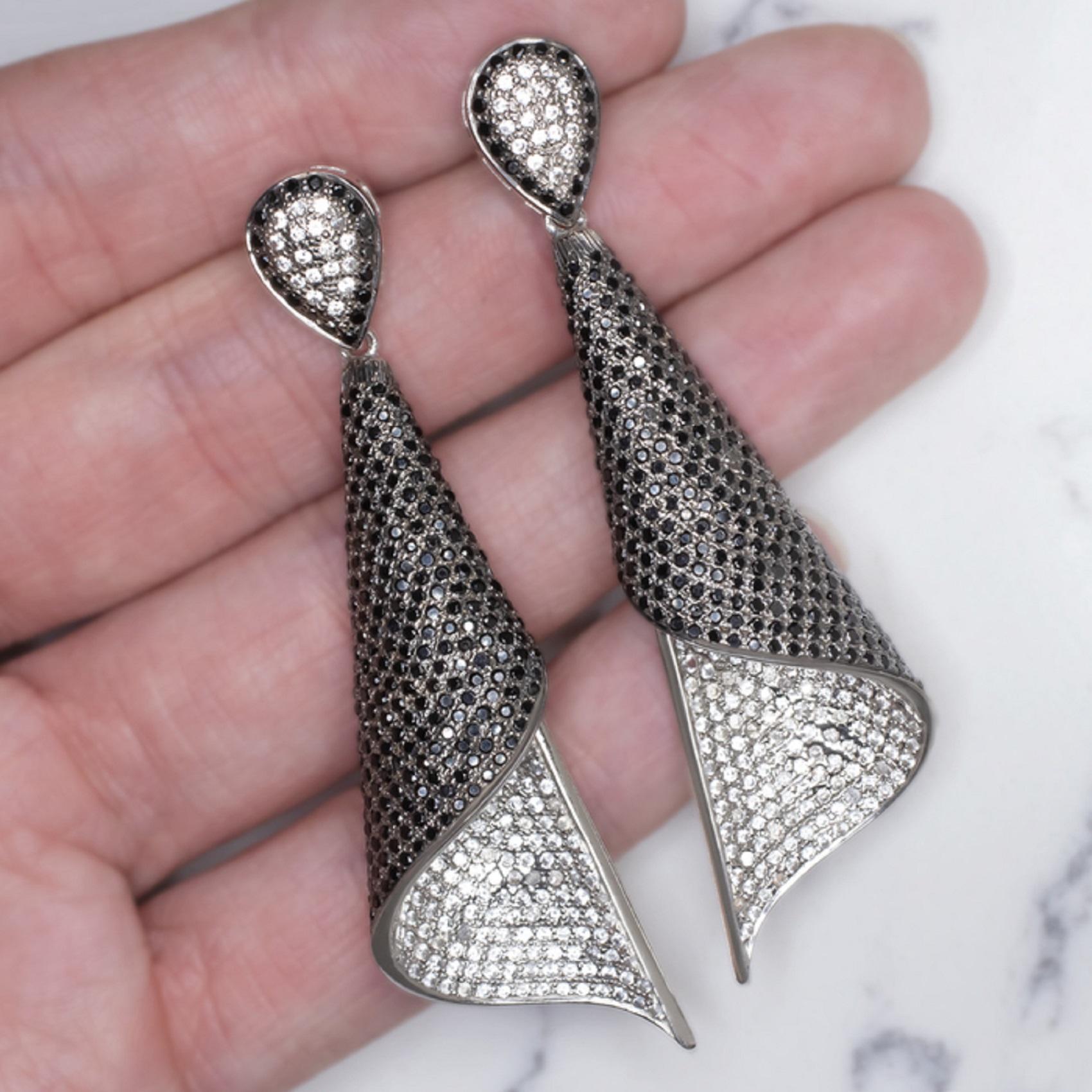 Modern 6.23 Carat Spinel Dangle Diamond Earrings