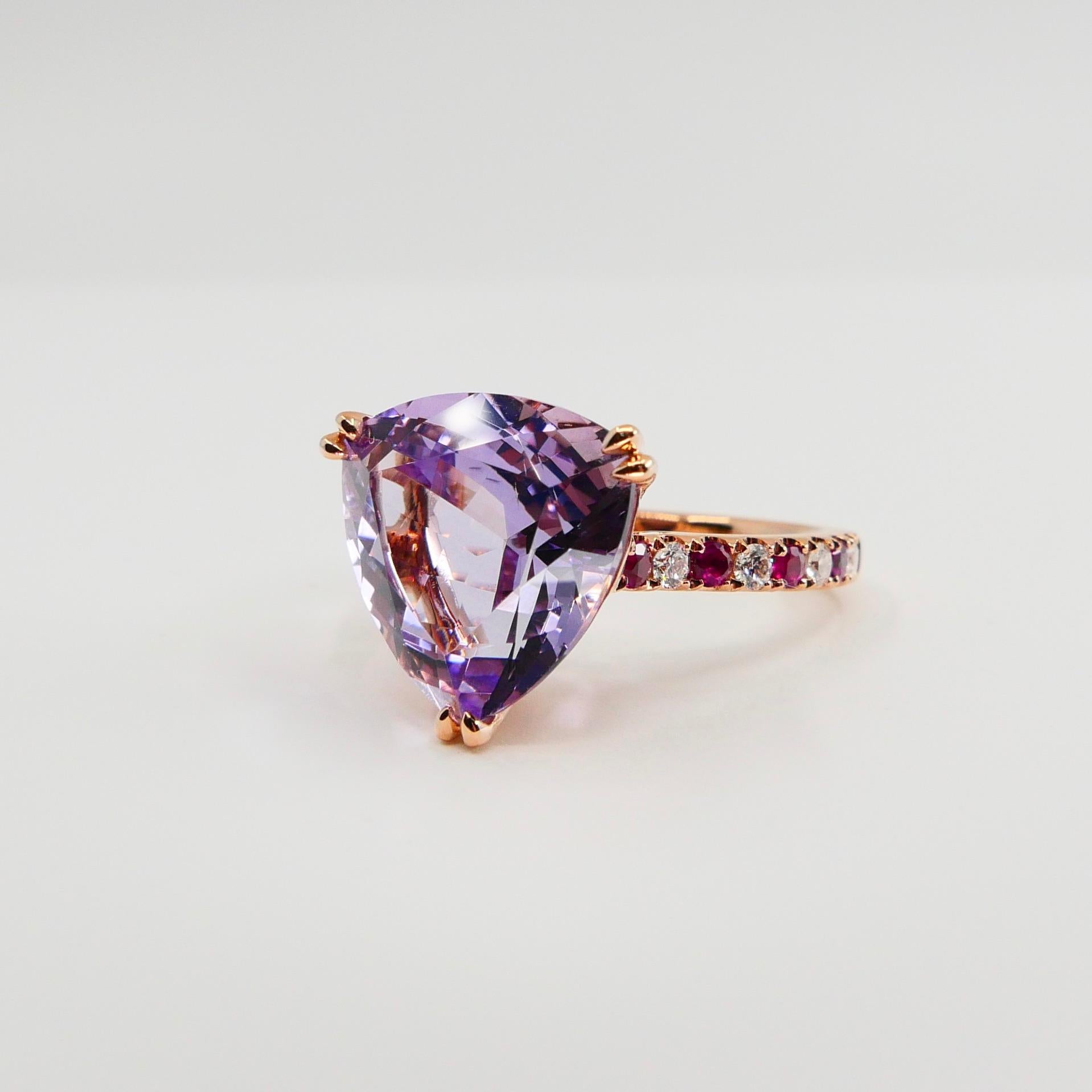 6.28 Carat Trillion Cut Amethyst, Ruby and Diamond Cocktail Ring, 18k Rose Gold In New Condition For Sale In Hong Kong, HK