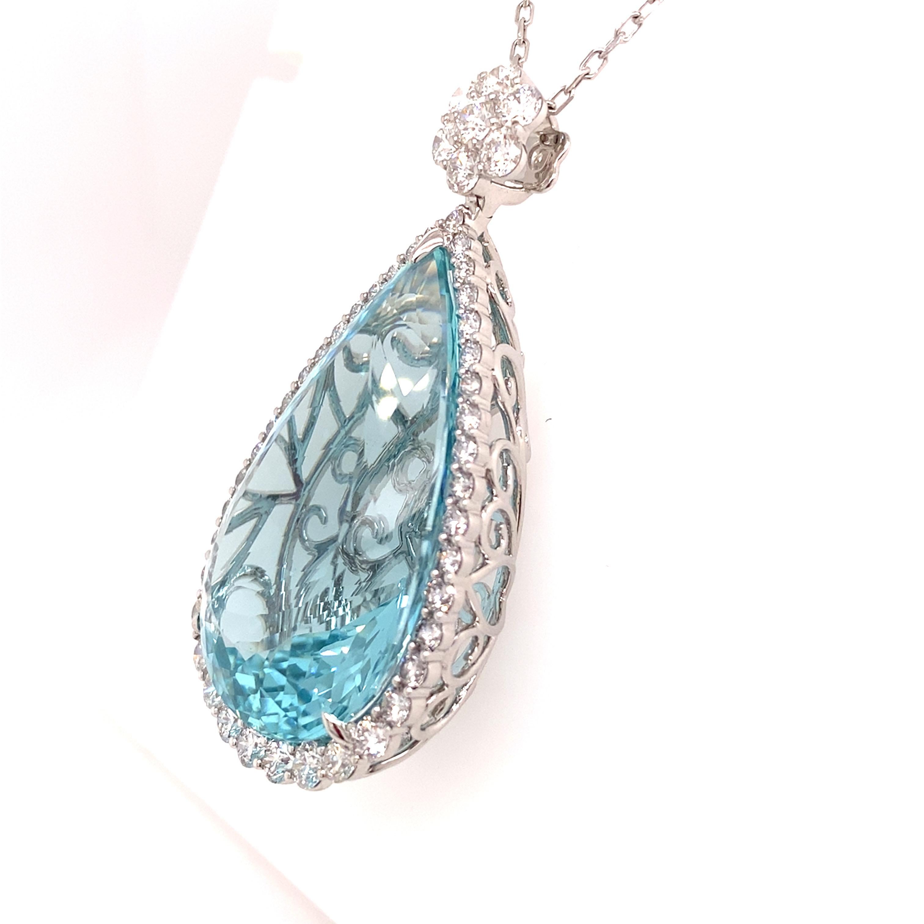 62.85 Carat Pear Cut Aquamarine Diamond White Gold Pendant Necklace en vente 4