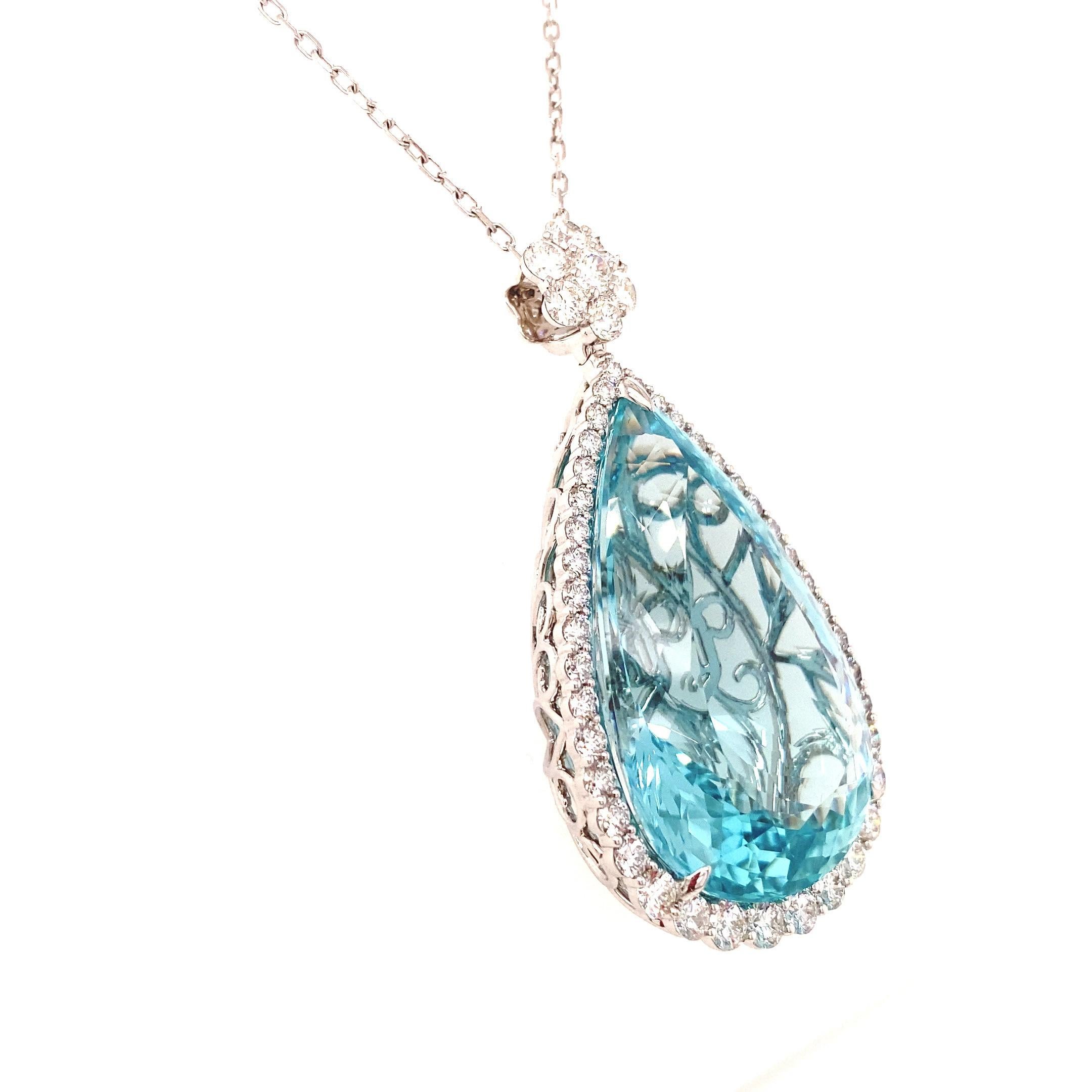 62.85 Carat Pear Cut Aquamarine Diamond White Gold Pendant Necklace en vente 5