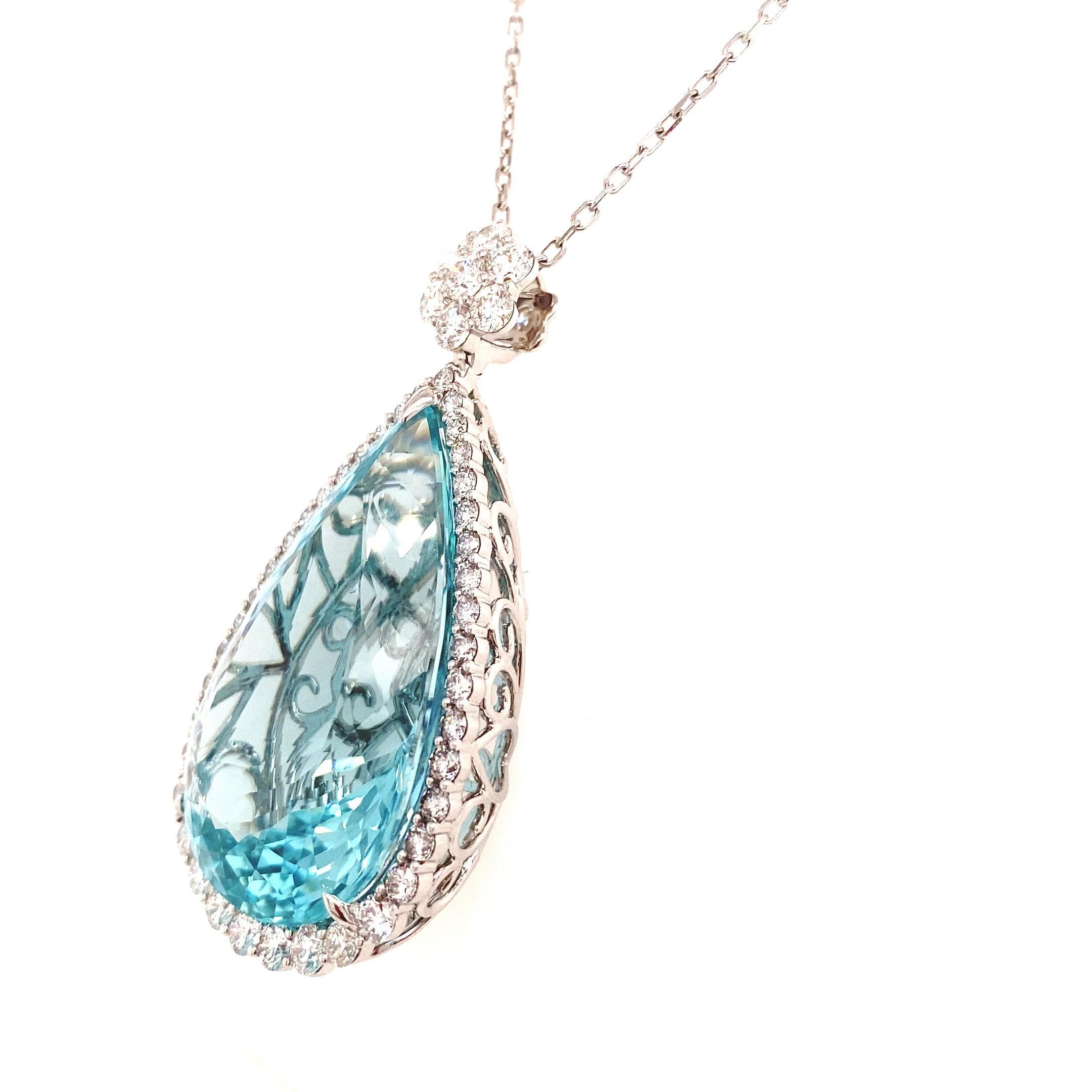 62.85 Carat Pear Cut Aquamarine Diamond White Gold Pendant Necklace en vente 8