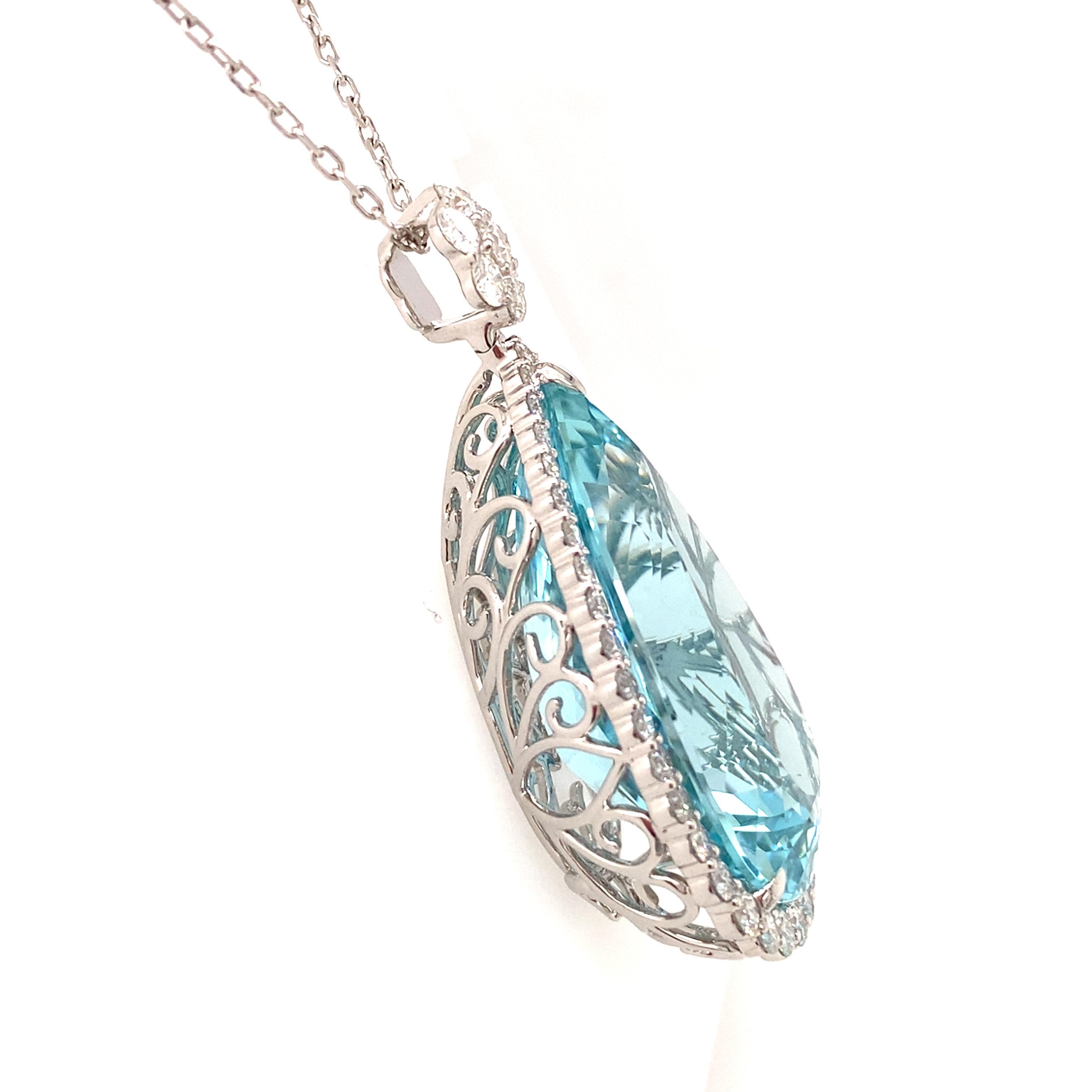 62.85 Carat Pear Cut Aquamarine Diamond White Gold Pendant Necklace en vente 1