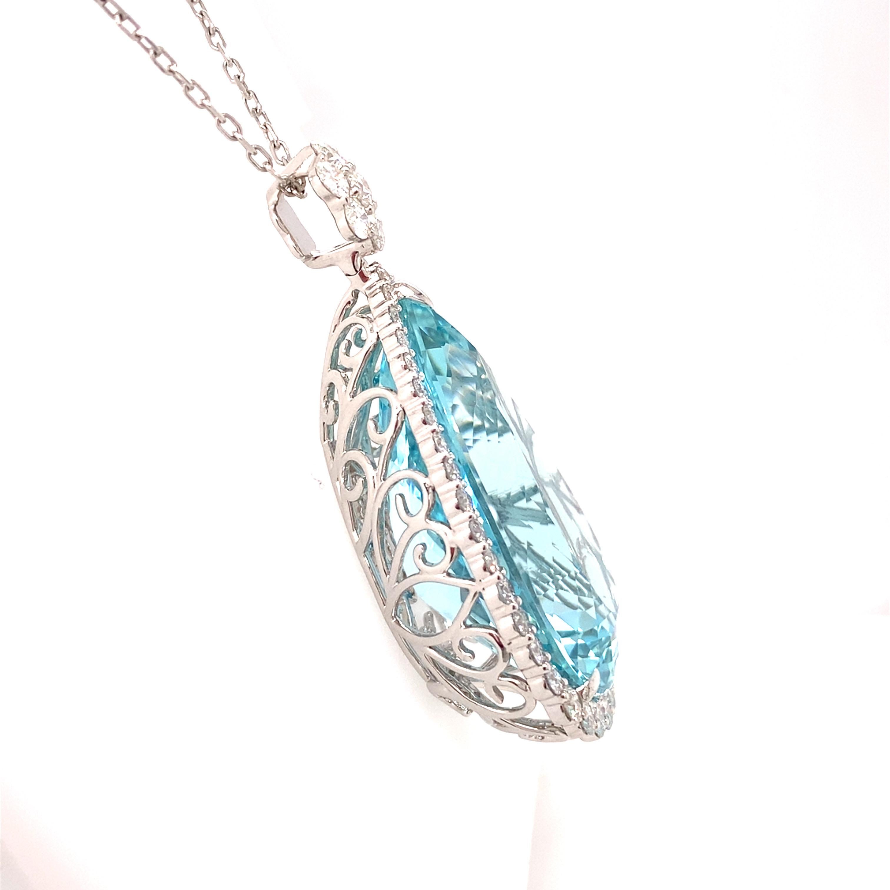 62.85 Carat Pear Cut Aquamarine Diamond White Gold Pendant Necklace en vente 2