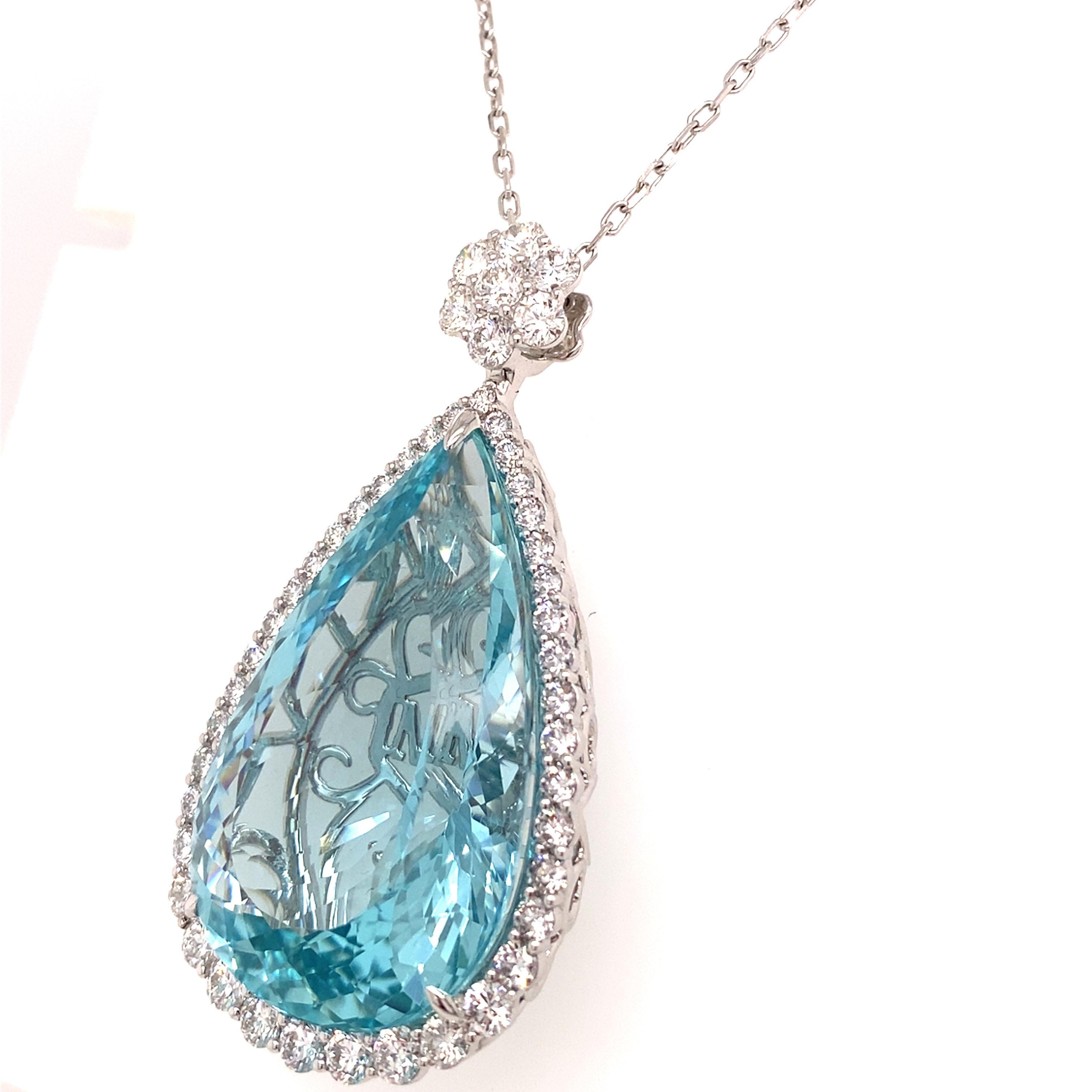 62.85 Carat Pear Cut Aquamarine Diamond White Gold Pendant Necklace en vente 3