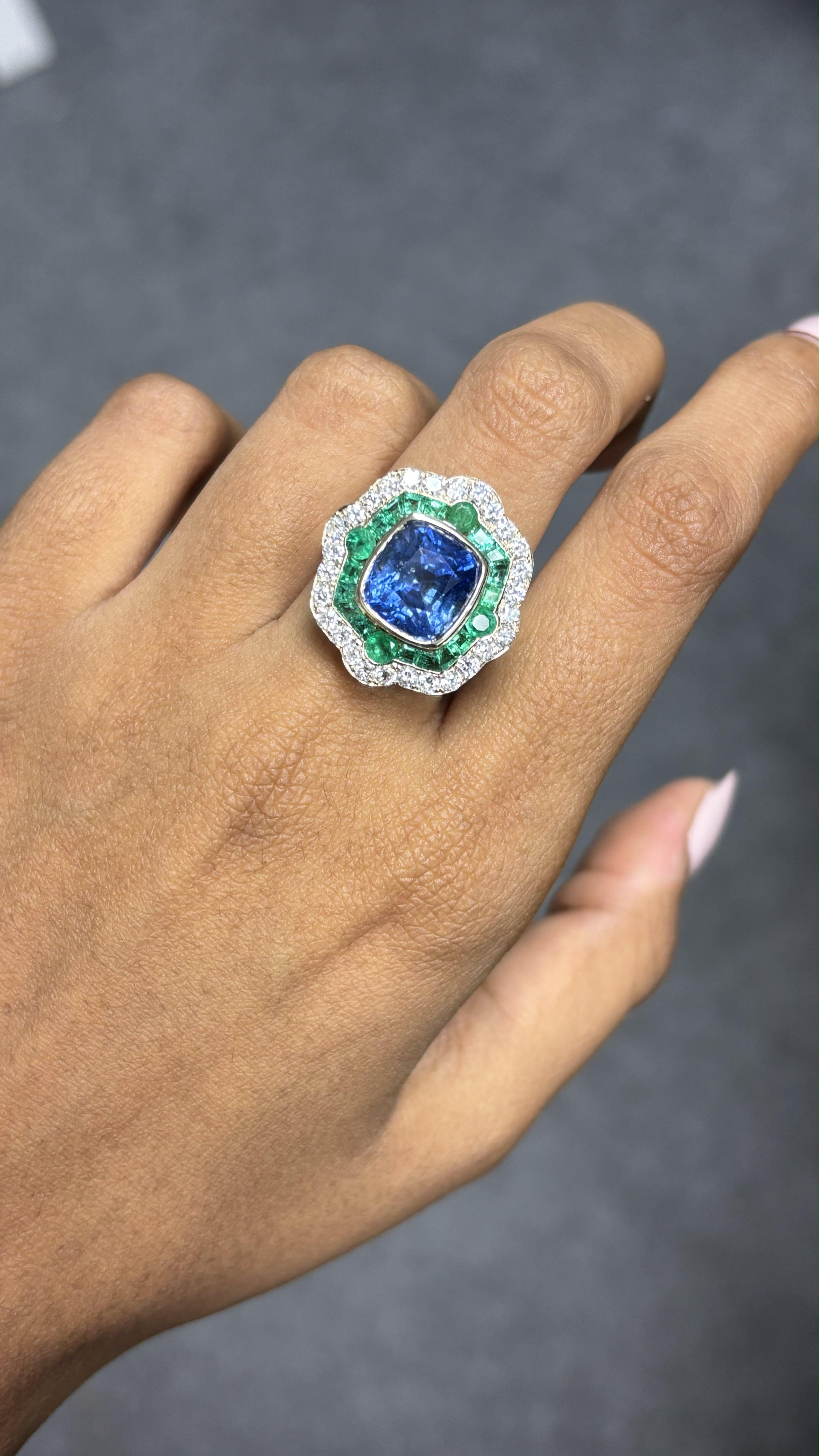 Art Deco 6.28ct Cornflower Blue Sapphire, 1.60ct Emerald, 1.02ct Diamond 18K Gold Ring