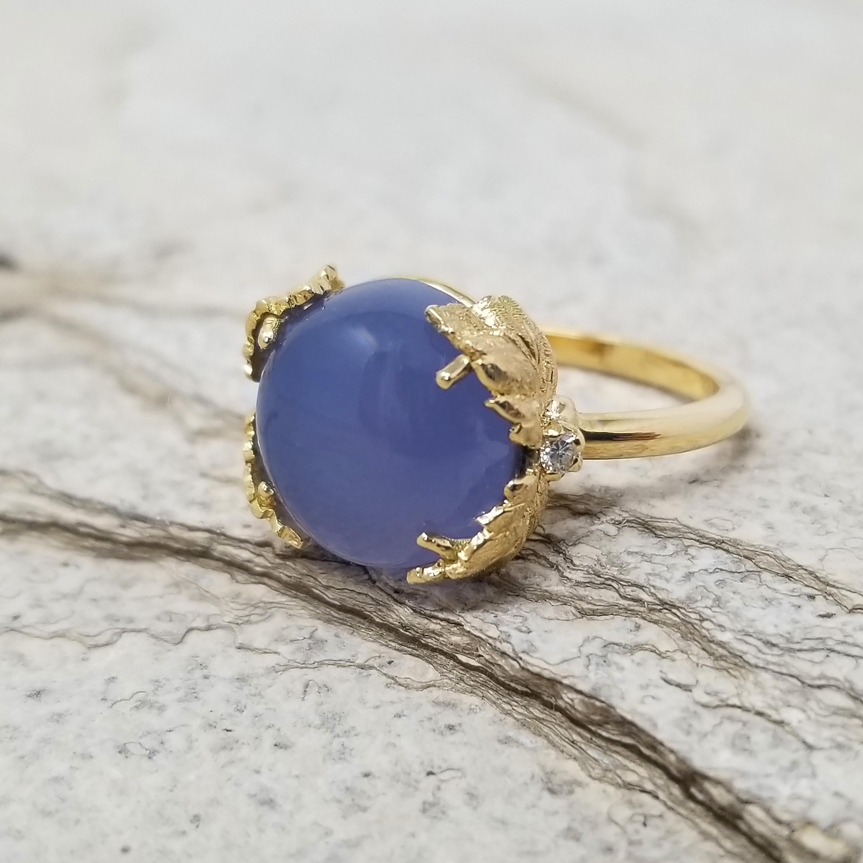 Contemporary 6.28ct Namibian Chalcedony and 18kt Ring, Made in Florence, Italy For Sale