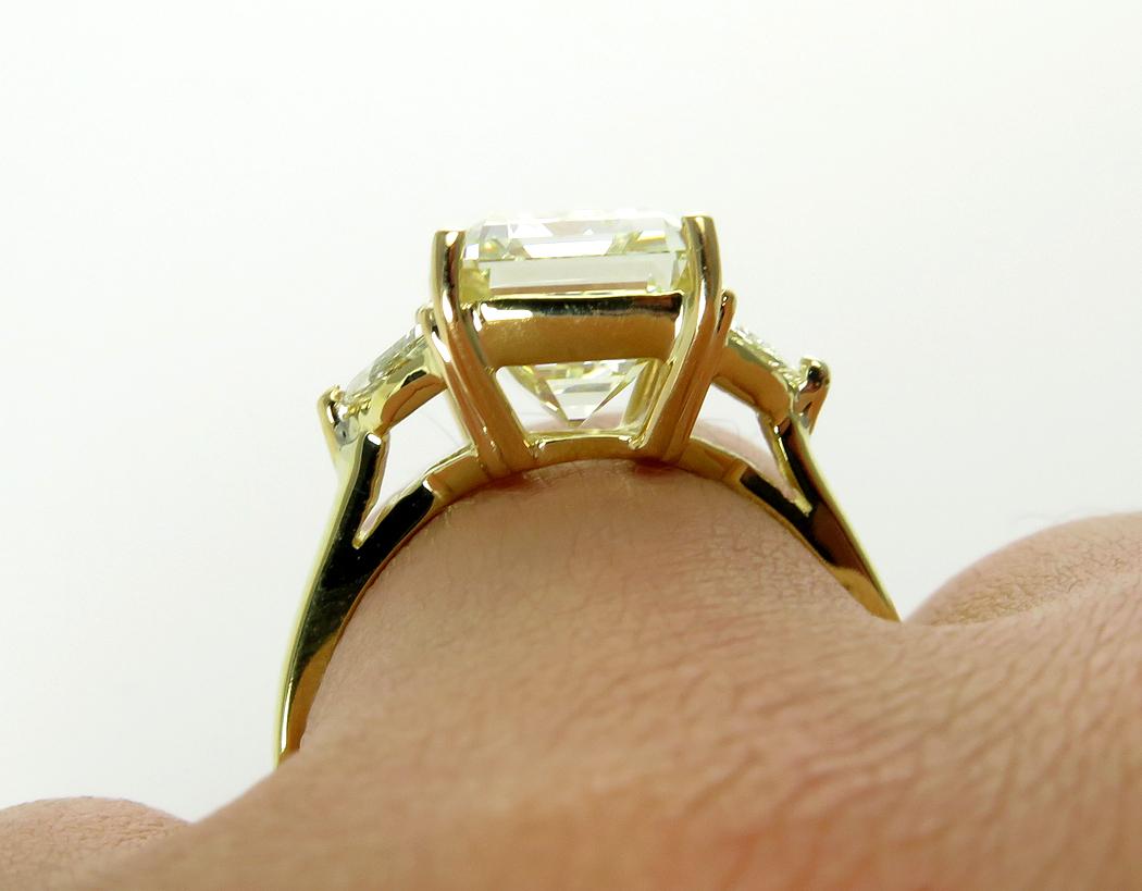6.28 Carat Vintage Emerald Diamond Engagement Wedding Three-Stone Yellow Gold 9
