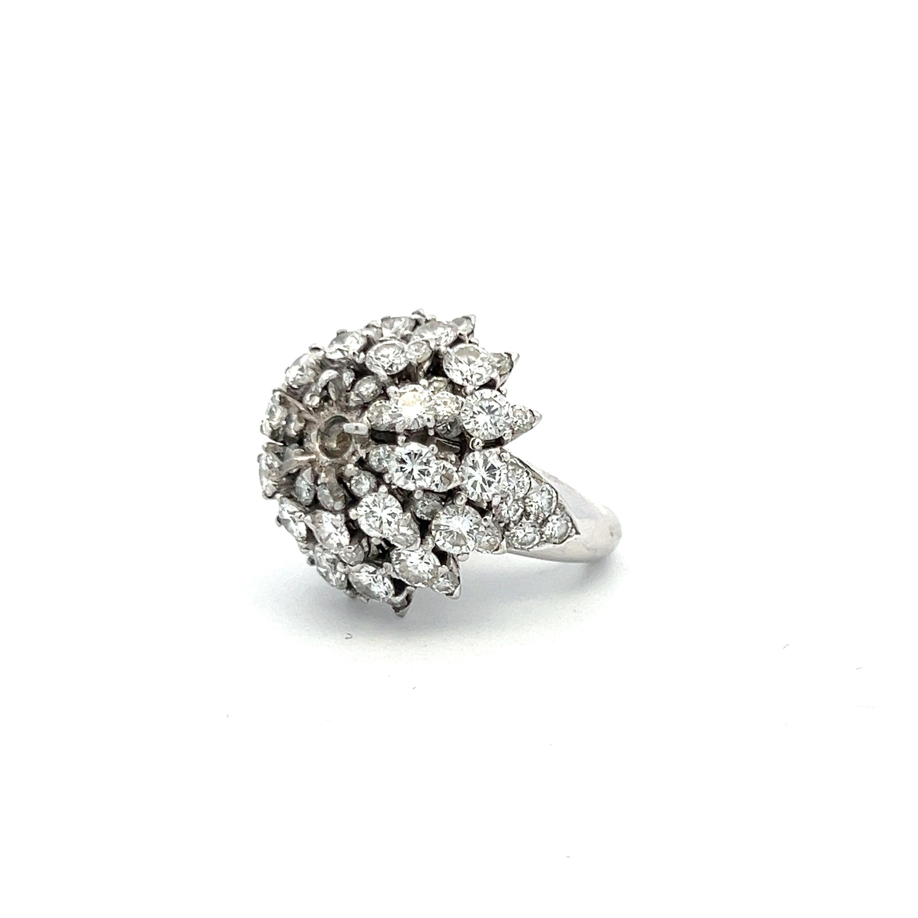 Titel:
6,29 Karat Runder Brillant F VVS2 Diamant Platin-Halbzeugring


Stil:
Semi-Mount


Metall:
Platin


Edelstein 1:
2,8 Karat Diamant


Anzahl von Steinen:
14


Farbe:
F


Klarheit:
VVS2


Die Form:
Rund Brillant


Edelstein 2:
1,2 Karat
