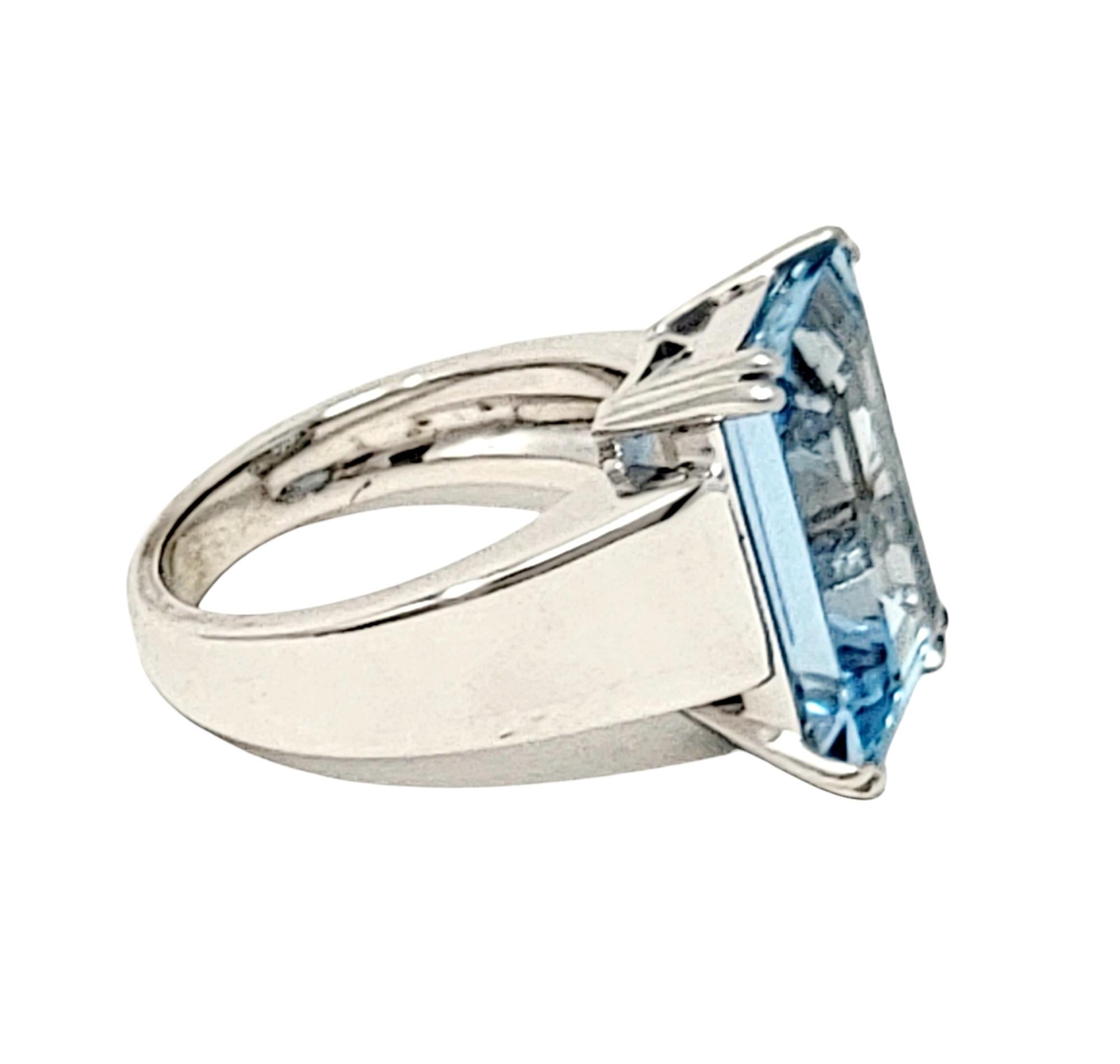 6.29 Carat Total Emerald Cut Aquamarine Solitaire Cocktail Ring in 18 Karat Gold In Good Condition For Sale In Scottsdale, AZ