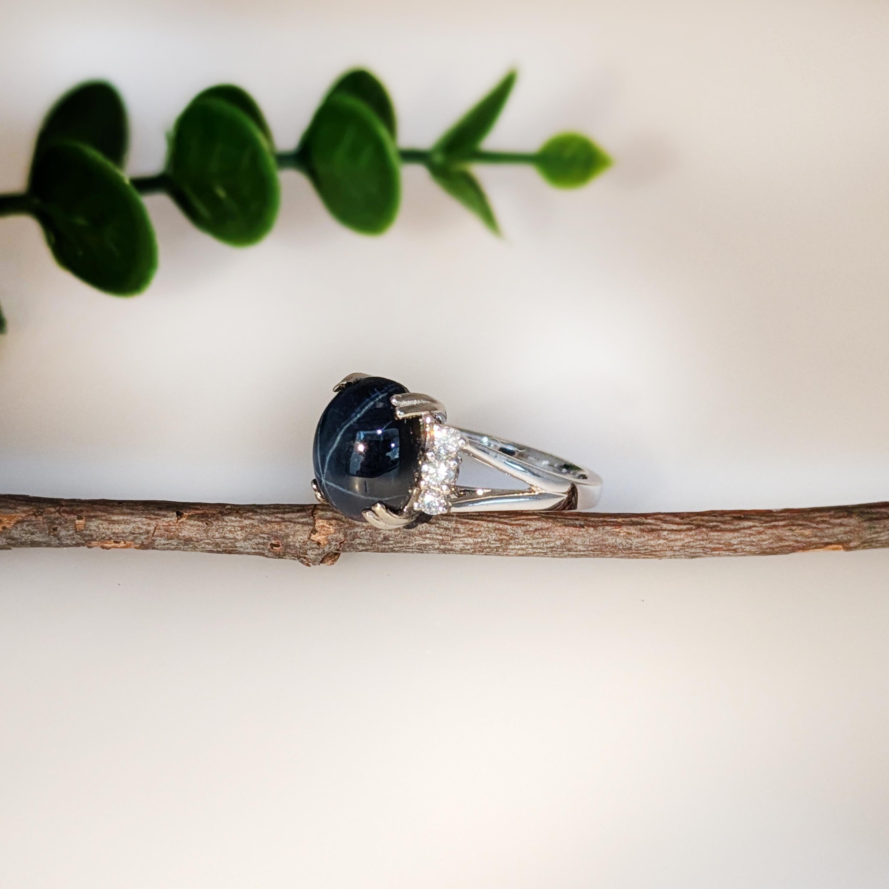 Taille ovale Bague en or massif 14K avec saphir étoilé de 6,2ct et accents en diamant naturel en vente