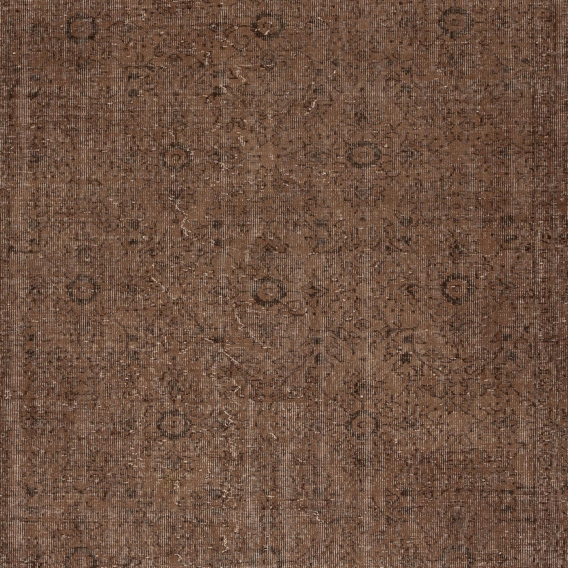 6.2x10 Ft Braun gefärbter handgefertigter Teppich. Vintage Turkish Area Rug für Wohnzimmer (Türkisch) im Angebot