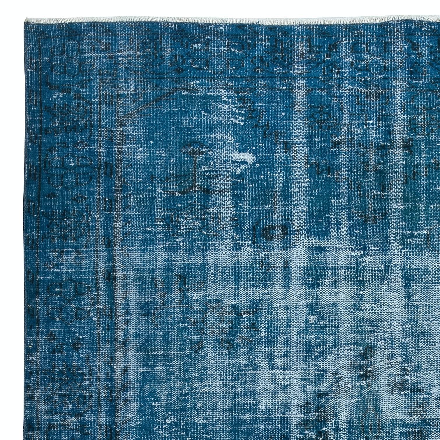 Moderner handgeknüpfter türkischer Teppich im Used-Look 6.2x10 Ft im Used-Look, neu gefärbt in Marineblau lackiert (Handgeknüpft) im Angebot