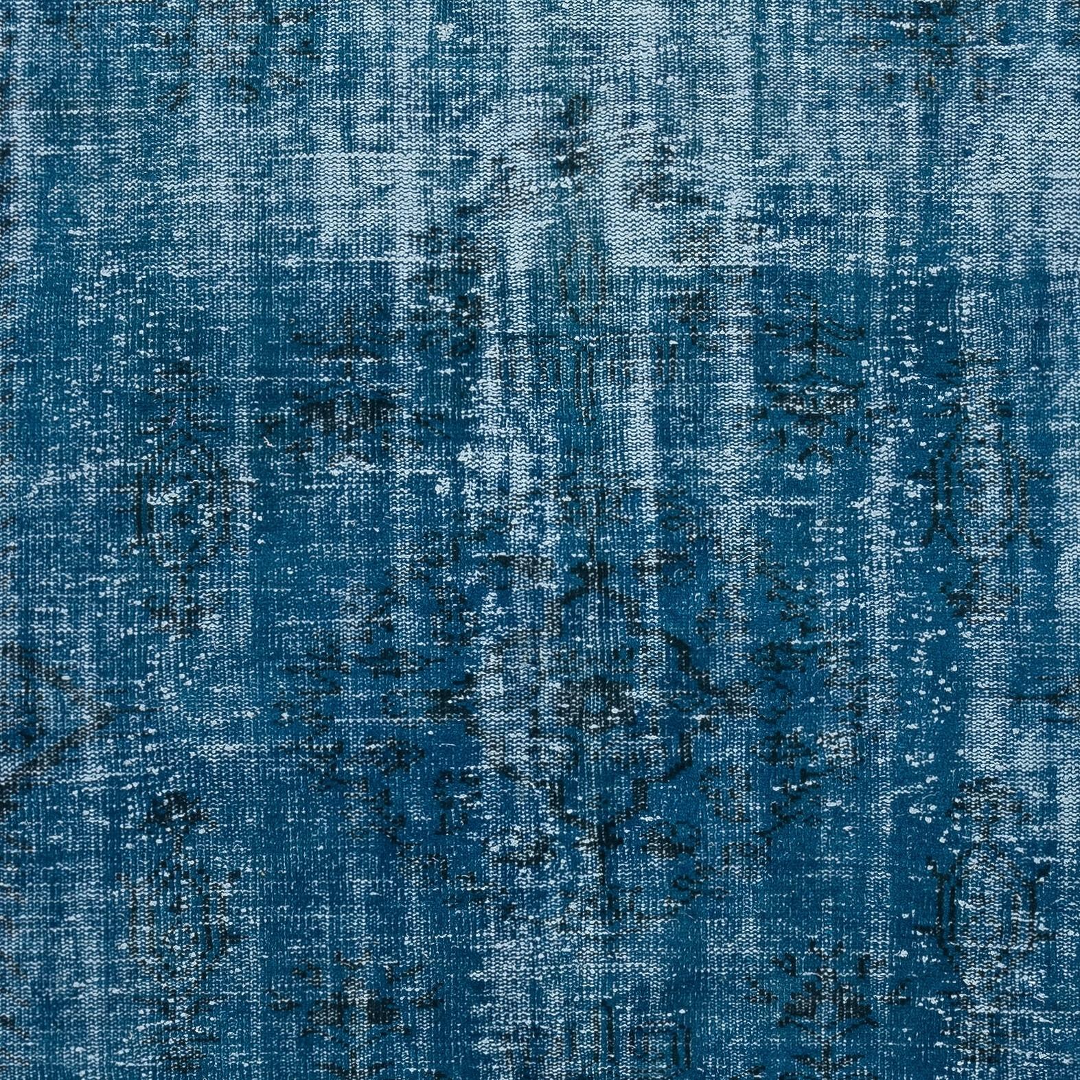 Moderner handgeknüpfter türkischer Teppich im Used-Look 6.2x10 Ft im Used-Look, neu gefärbt in Marineblau lackiert im Zustand „Gut“ im Angebot in Spring Valley, NY