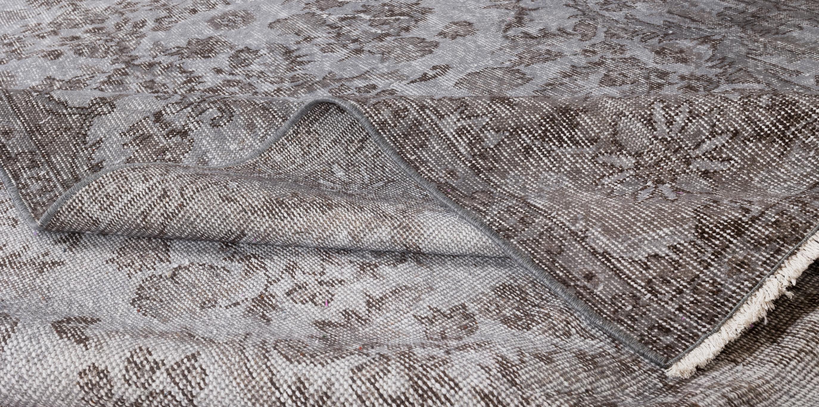 6.2x10 Ft Handmade Vintage Turkish Area Rug in Gray, Modern Living Room Carpet In Good Condition For Sale In Spring Valley, NY