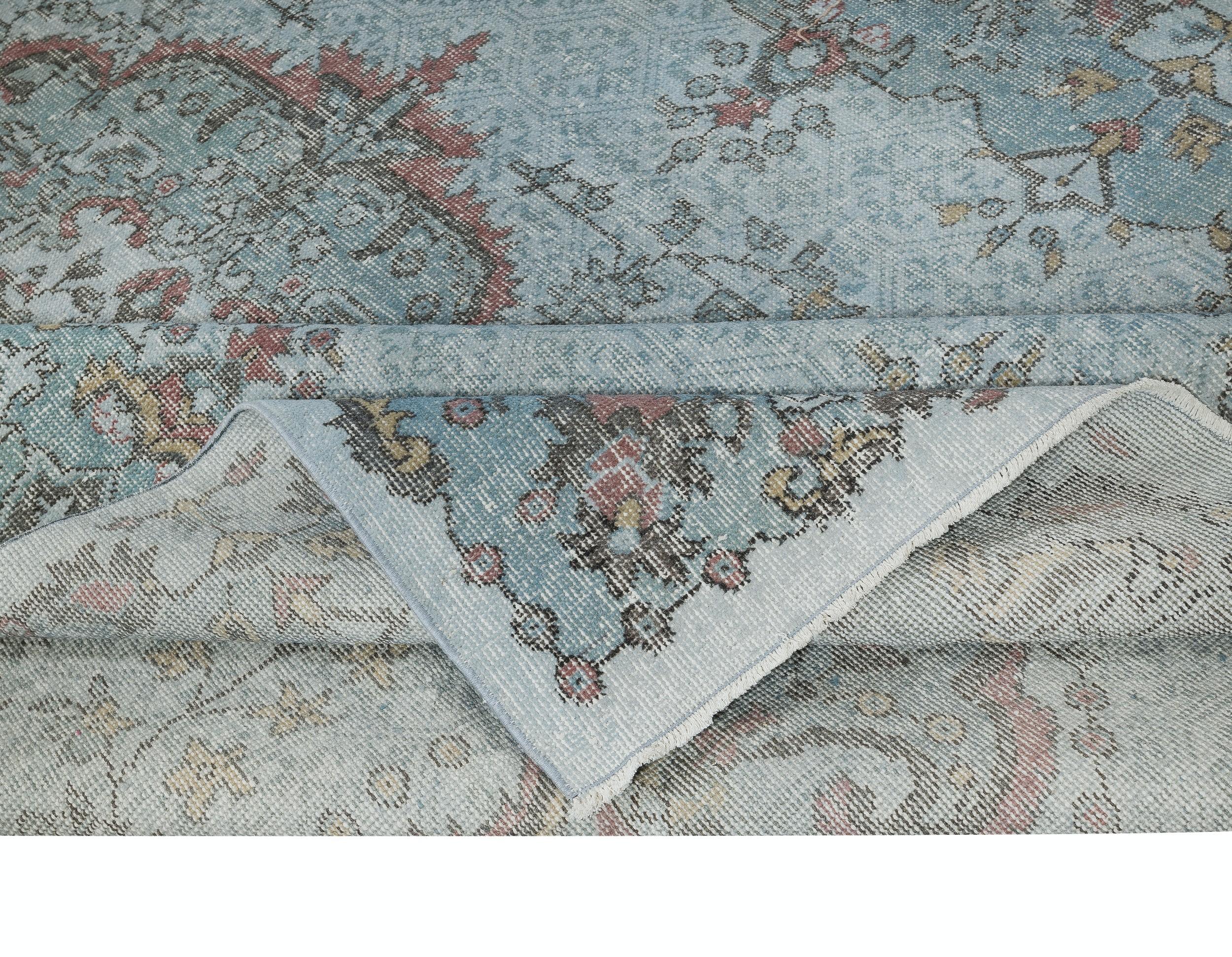 Moderner Teppich in Hellblau mit 6.2x10 Ft Medaillon-Design, handgefertigt in der Türkei (Türkisch) im Angebot