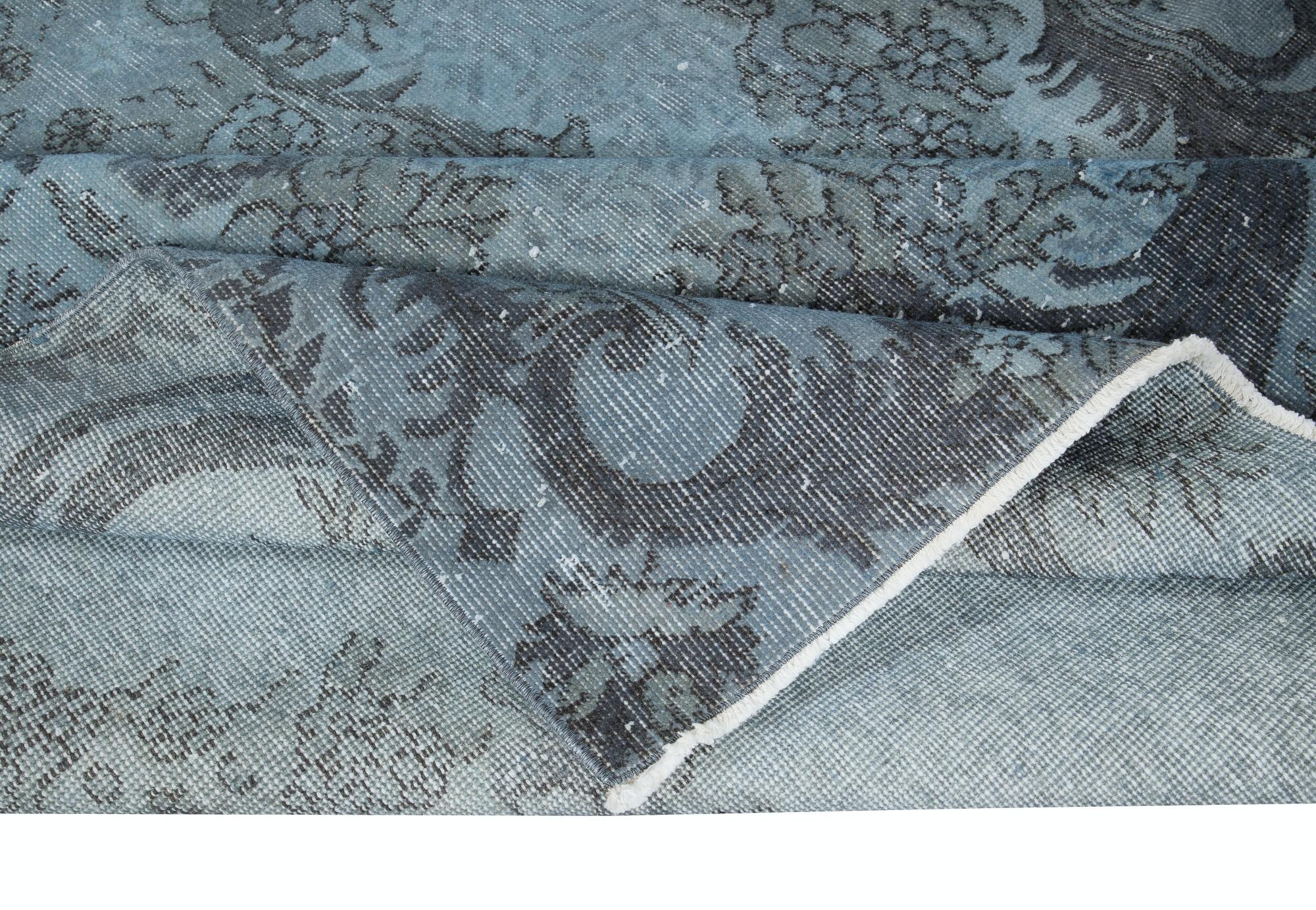 Moderner handgefertigter Wollteppich in Hellblau, 6.2x10 Ft, türkischer niedriger Florteppich (Handgeknüpft) im Angebot
