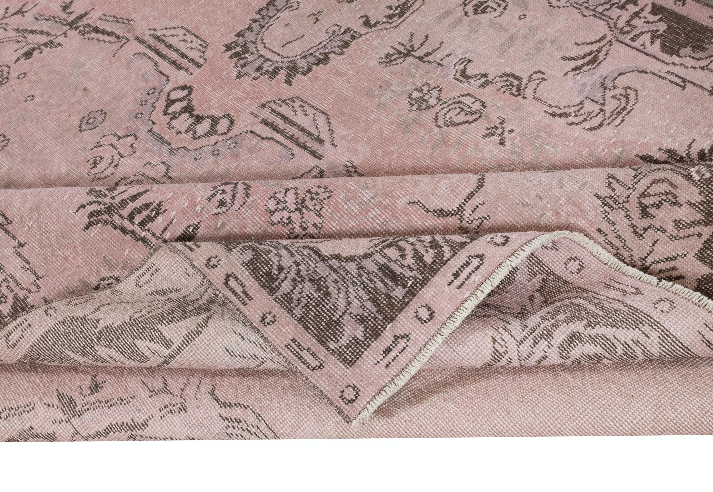 Moderno Tappeto vintage turco 6.2x10 Ft tinto in rosa per interni moderni in vendita
