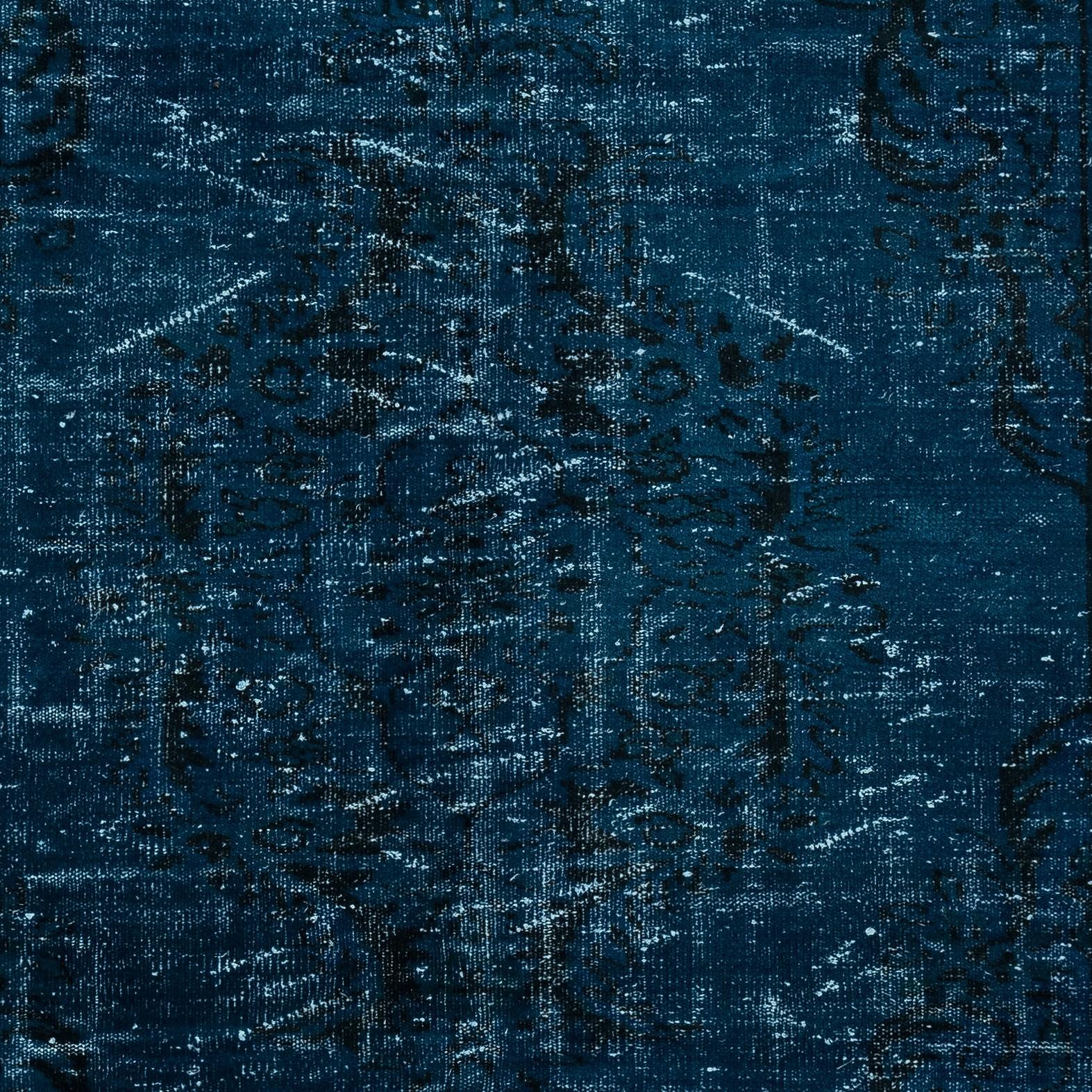 Noué à la main 6.2x10 Ft Vintage Modern Rug redyed in Navy Blue Color for modern interiors en vente