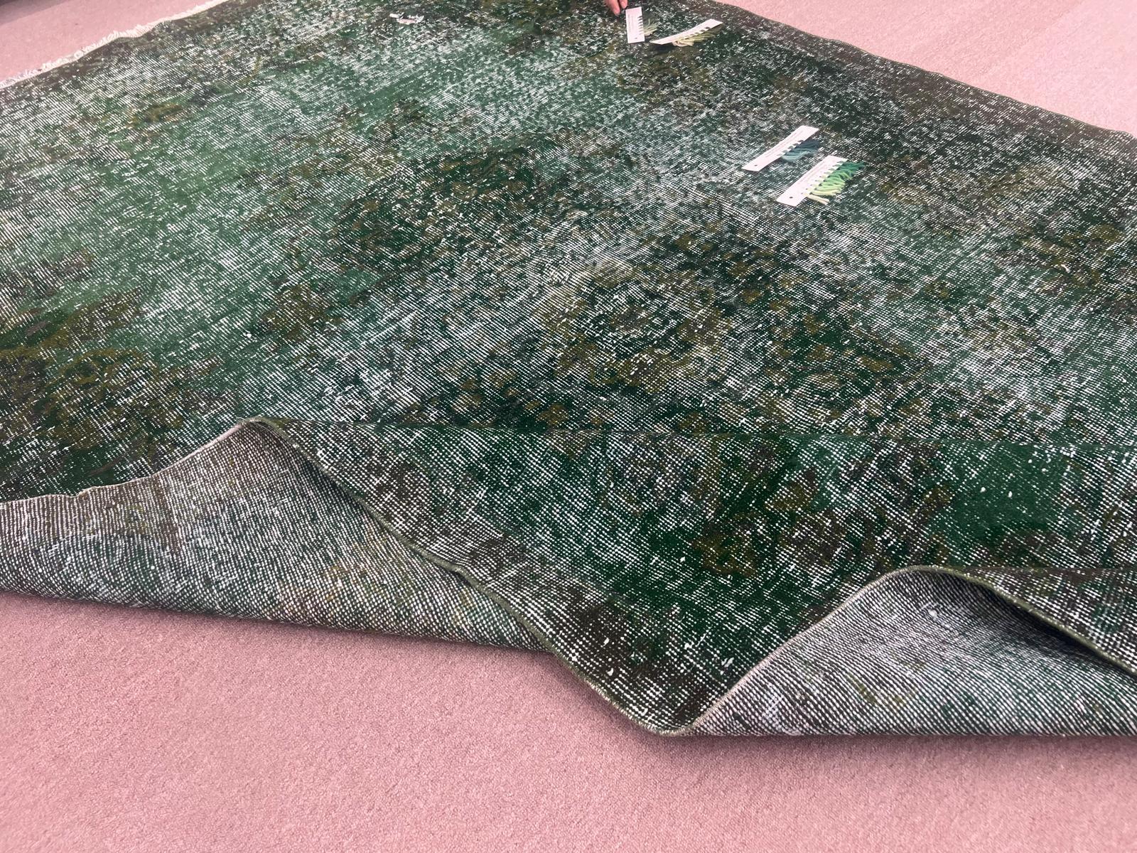 Alfombra de lana turca anudada a mano Vintage de 6,2x11 pies teñida de verde Tejido a mano en venta