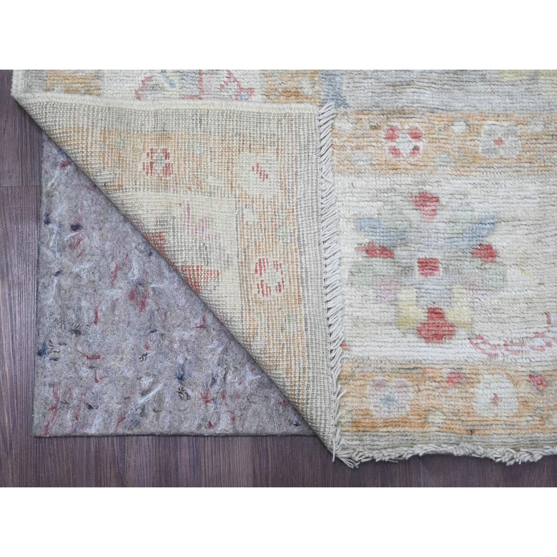 Cloud Gray, Tappeto orientale afgano d'angora annodato a mano con disegno di grandi foglie, tinture vegetali, 100% lana, runner largo, tappeto orientale
Materiali primari: Lana
Lattice: No Pile 
altezza: 0,25 pollici
Stile: Di transizione
Colore