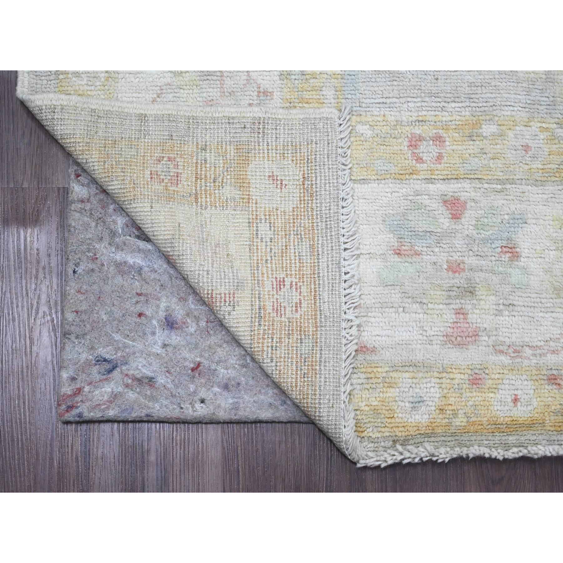 Gris nuage, Afghan Angora Oushak avec un motif de feuilles aux couleurs douces, noué à la main, teintures végétales, 100 % laine, large chemin, tapis d'Orient
Matières premières : Laine
Latex : Pas de poils 
hauteur : 0,25 pouces
Style :