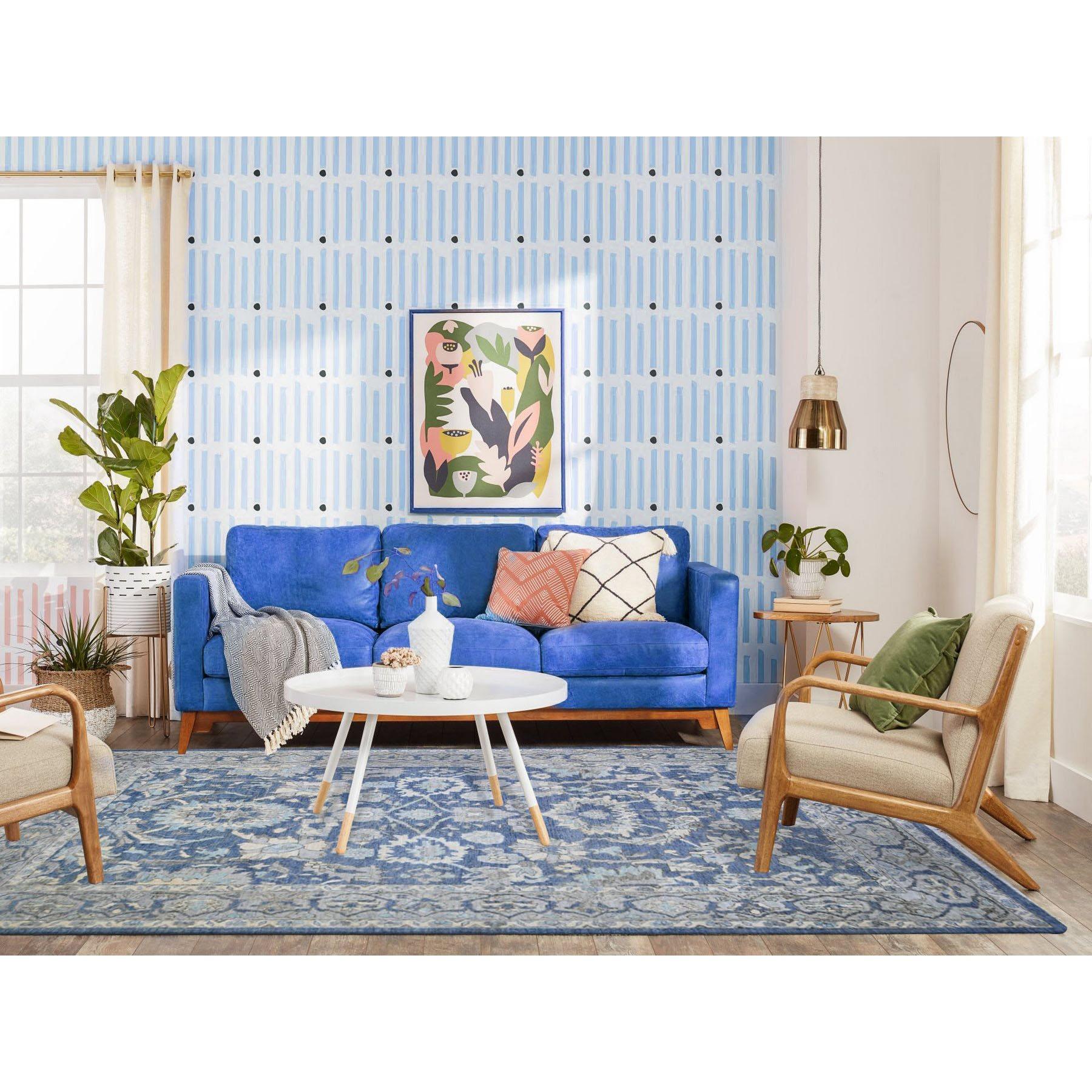 Il s'agit d'un véritable tapis d'Orient Queen Blue, Finer Peshawar with Heriz Design, Dense Weave Vegetable Dyes, Extra Soft Wool Hand Knotted. Il a été noué pendant des mois et des mois selon les techniques artisanales de tissage séculaires de