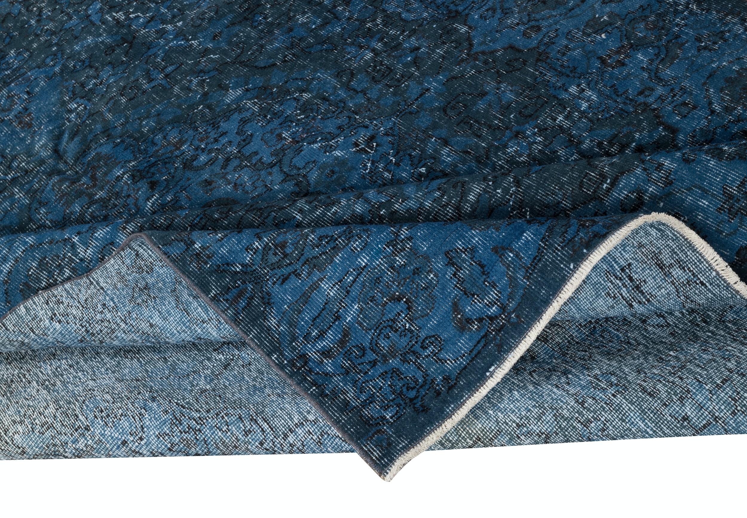 6.2x8.3 Ft Dekorativer Handgefertigter Türkischer Teppich in Dunkelblau. Moderne Bodenbeläge der Moderne (Handgeknüpft) im Angebot