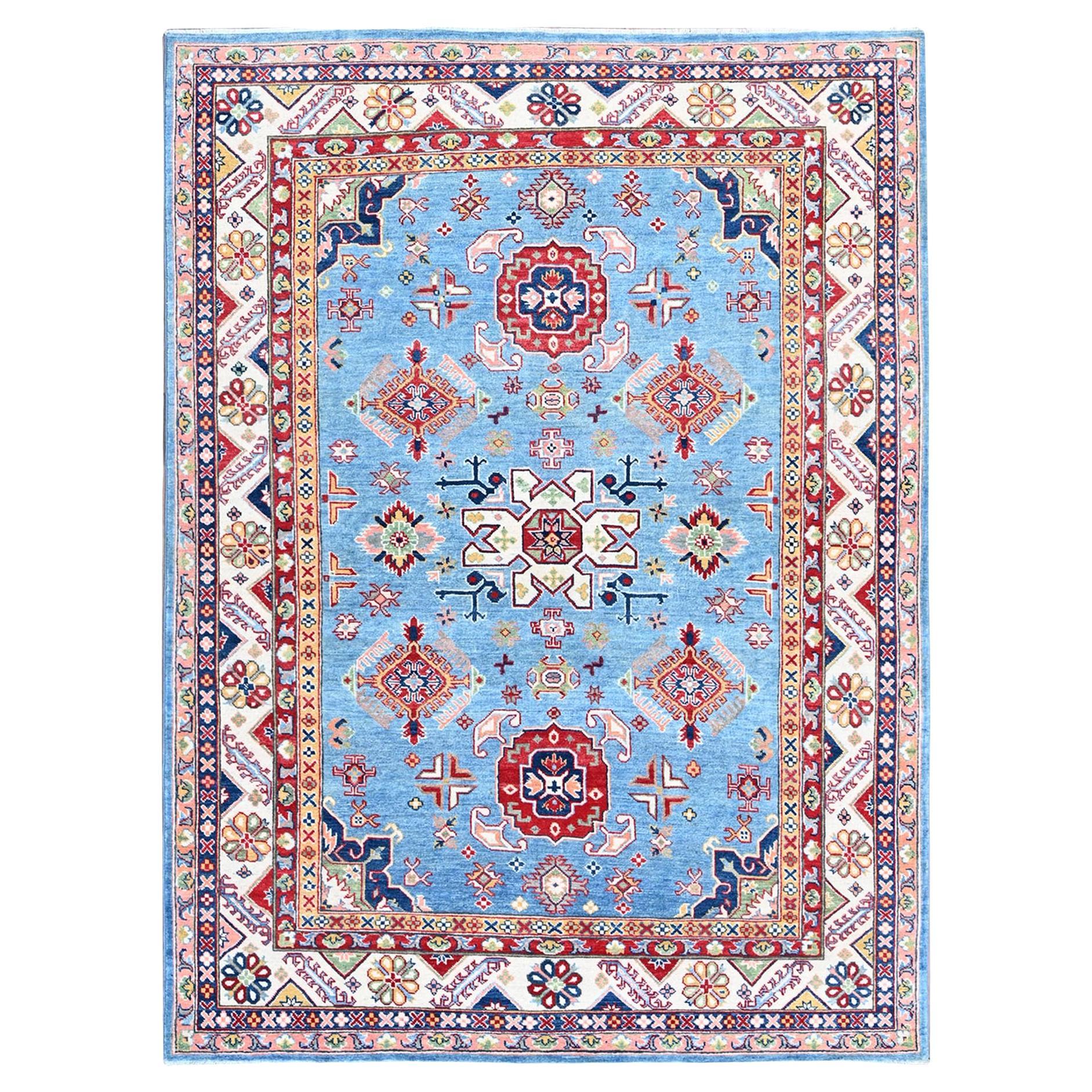 6'2 "x8'7" Maya Blue Kazak with Tribal Medallion Design Tapis en laine noué à la main en vente