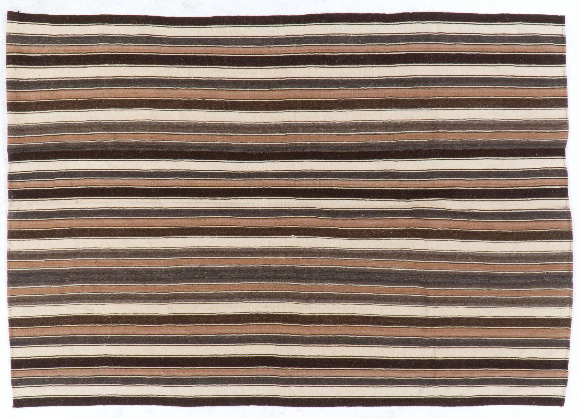 Handgewebter anatolischer handgewebter Vintage-Kelim „Flat-Weave“ aus unbefärbter Wolle im Zustand „Gut“ im Angebot in Spring Valley, NY