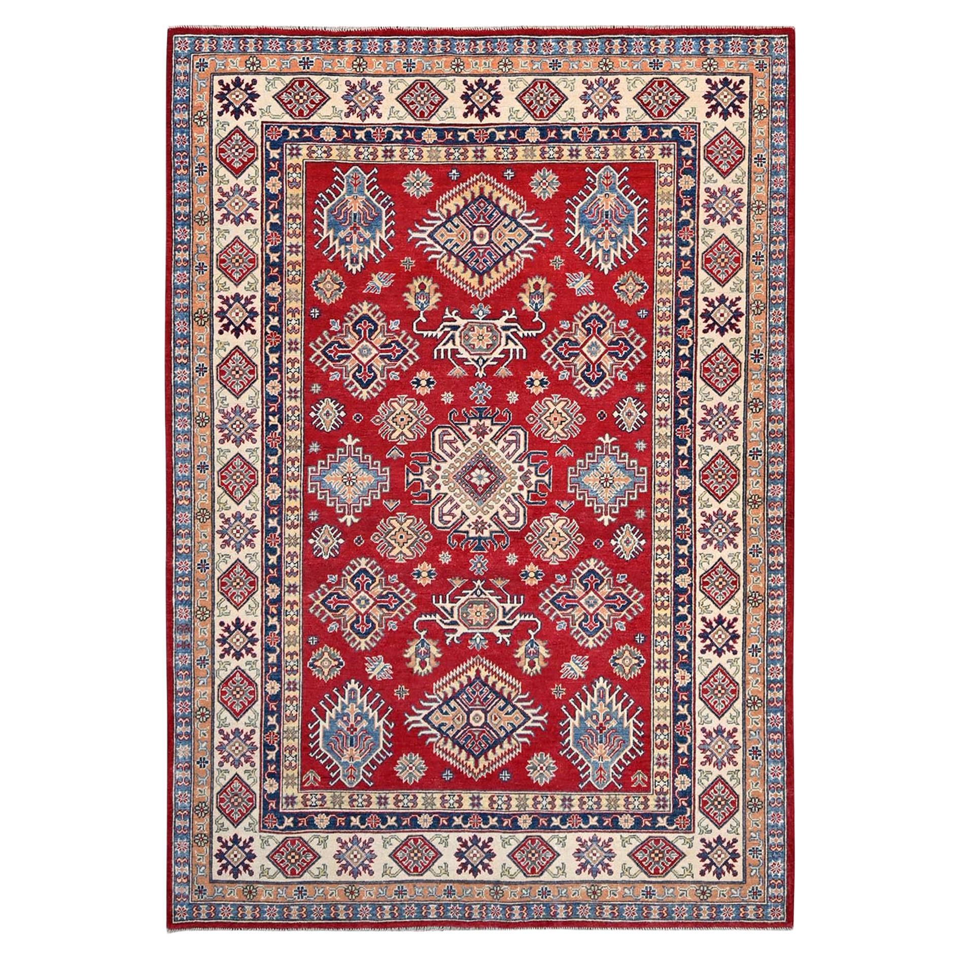 6
2 "x8
9" Roter, handgeknüpfter, dicht gewebter Kazak-Teppich aus glänzender Wolle, Orientteppich