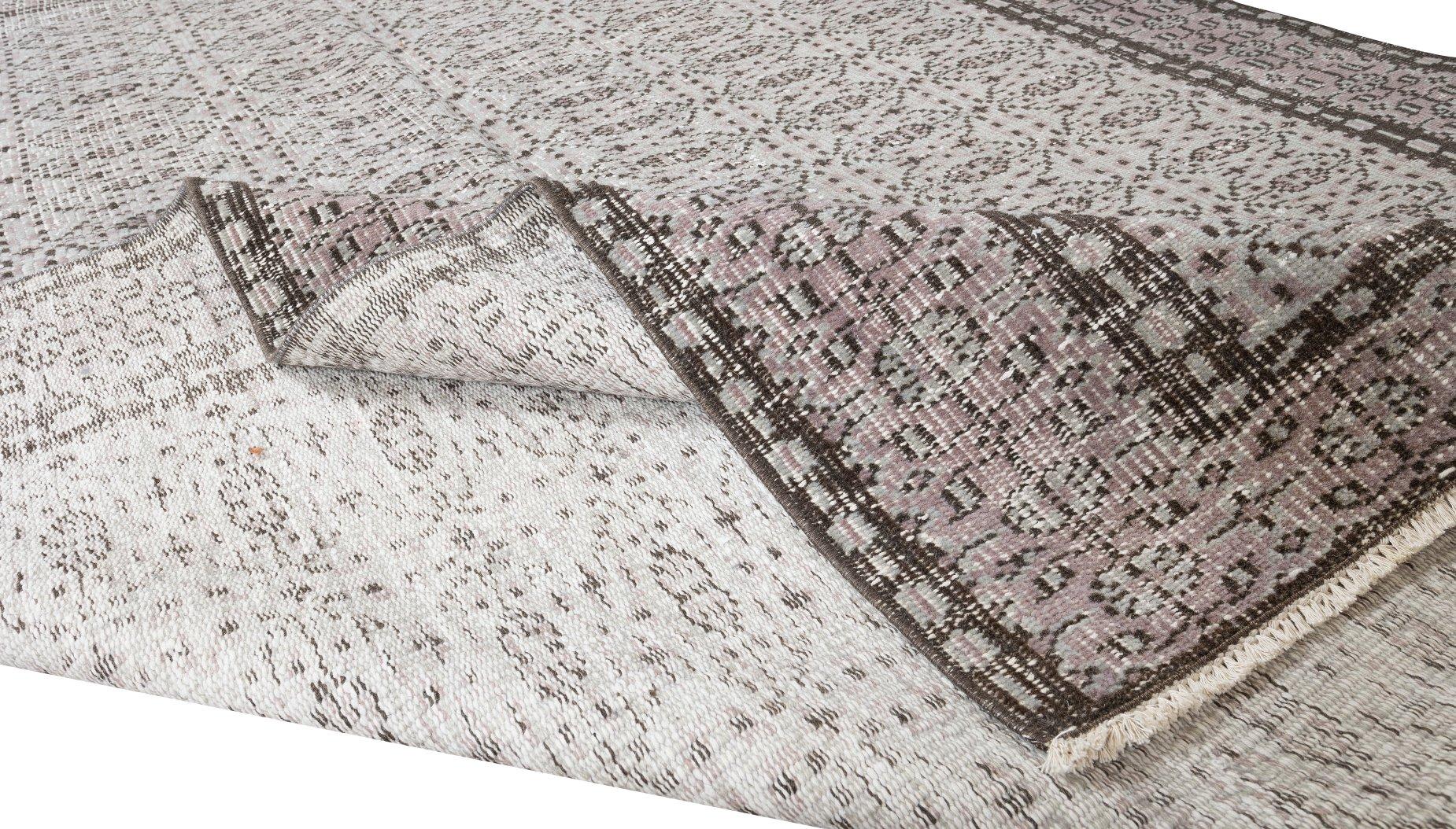 Hand-Woven Handmade Vintage Rug in Gray 4 Modern Interiors, Turkish Floral Carpet For Sale